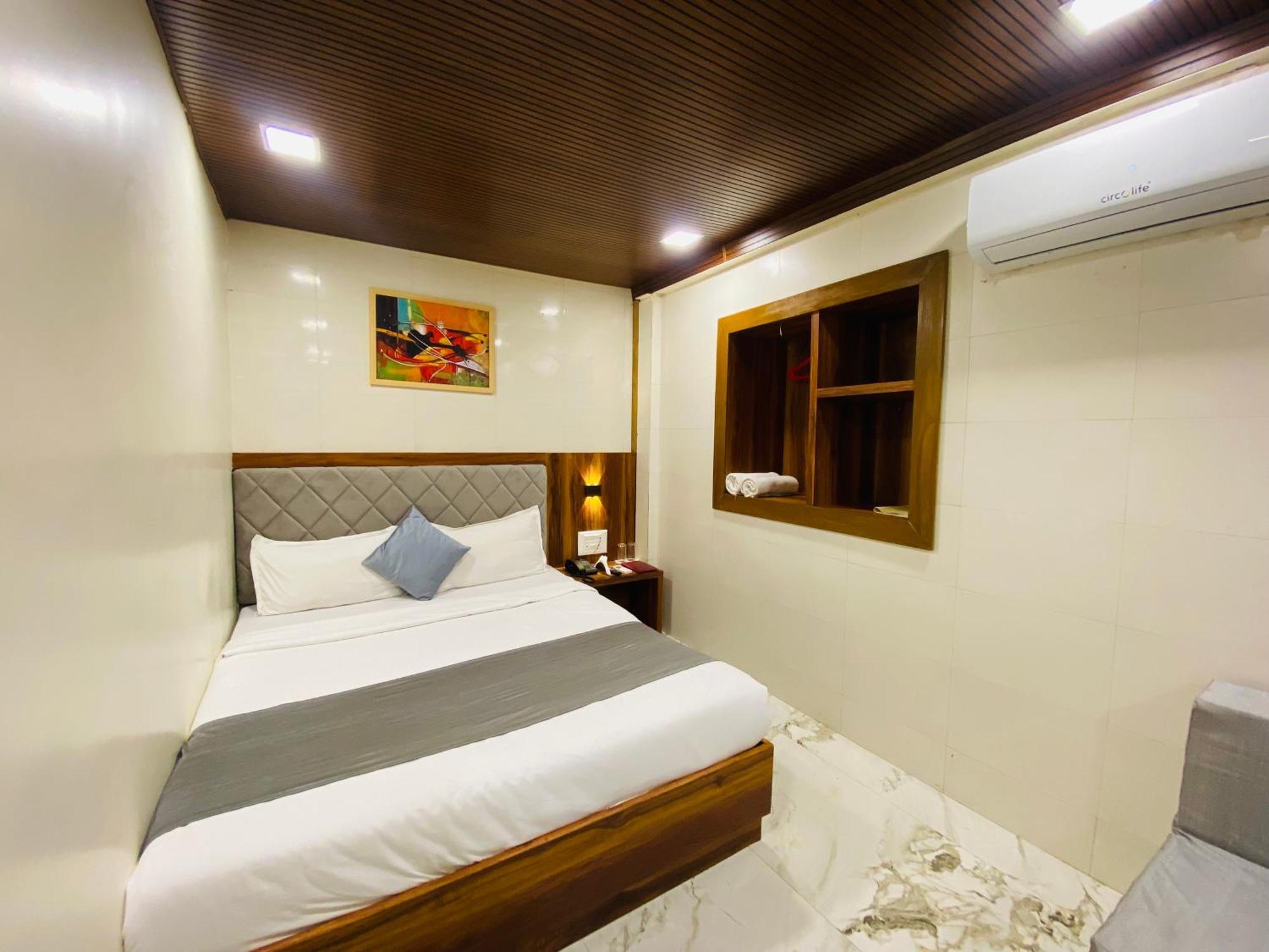 Hotel Avk-Near Kokilaben Hospital & Versova Beach- Rooms With Kitchen 3* Mumbai