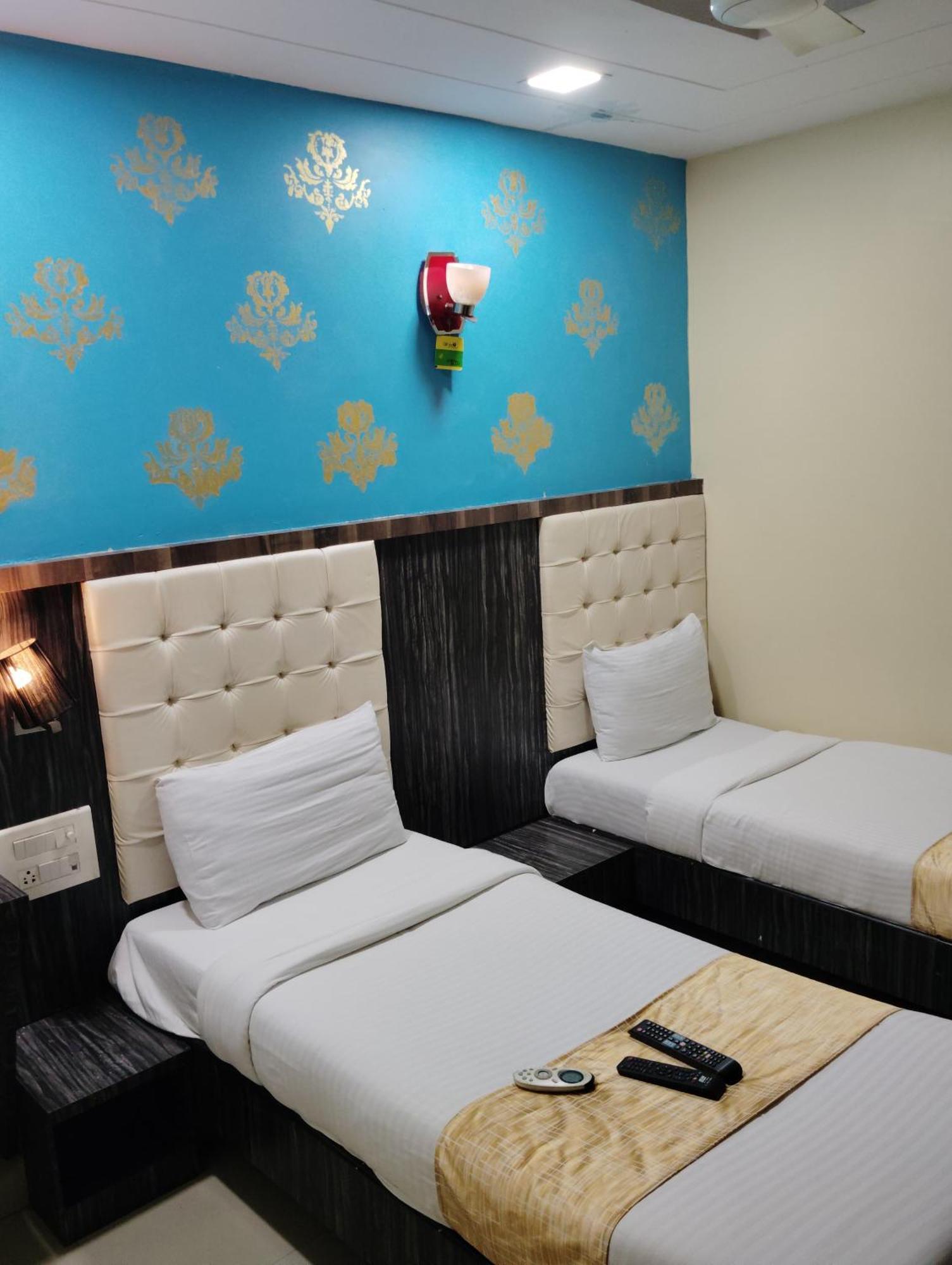 Hotel Crystal Park Near Nesco Exhibition Center *