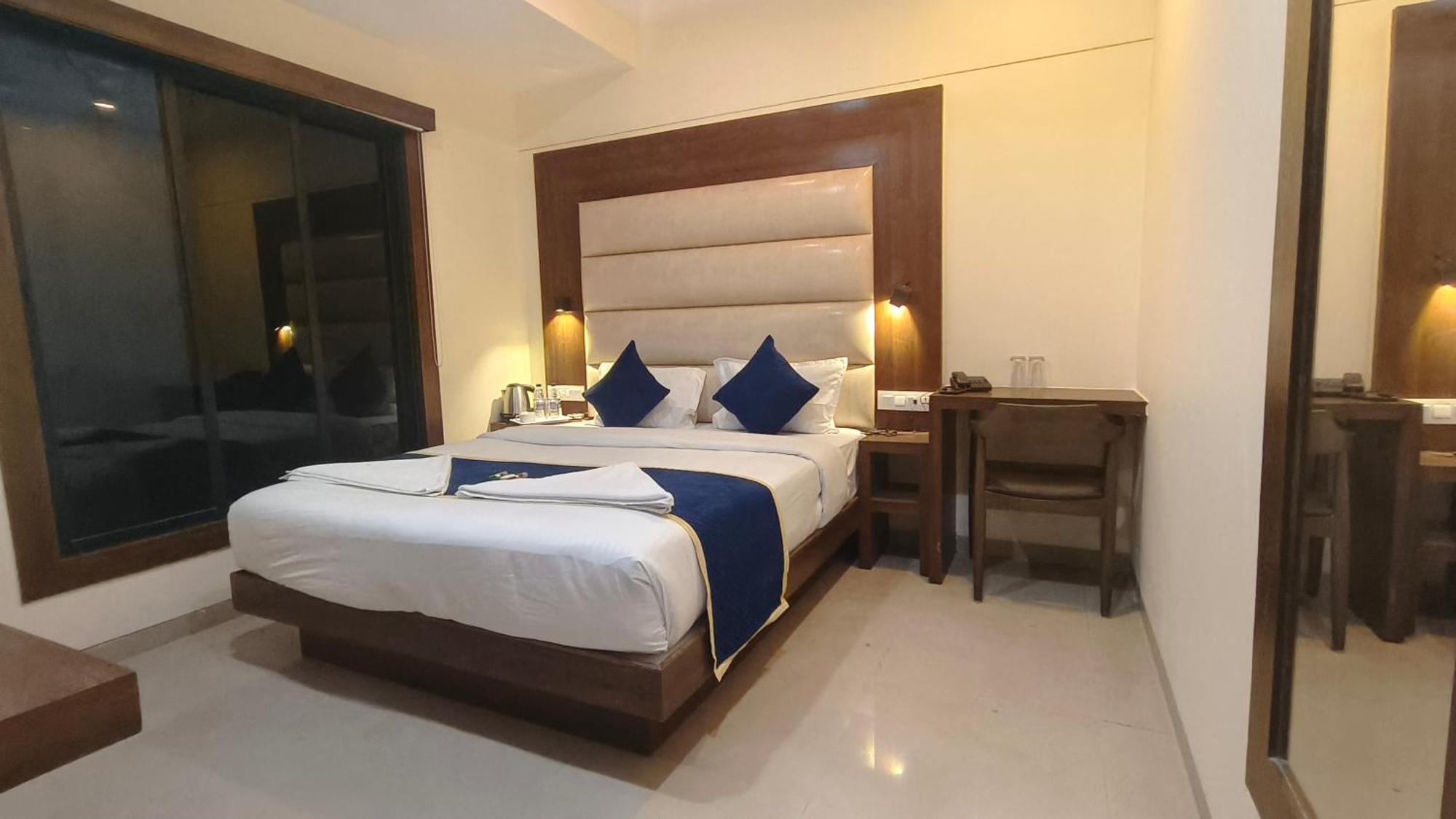 Hotel Ashraya International Mumbai