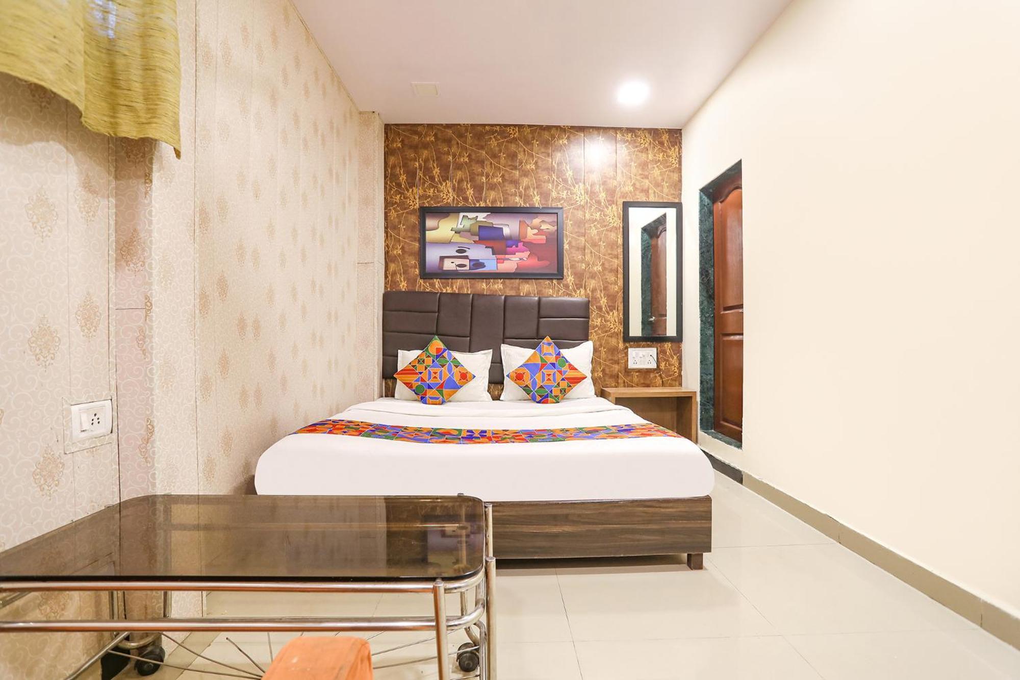 Fabexpress Aksa - Nr Kokilaben Hotel 2*