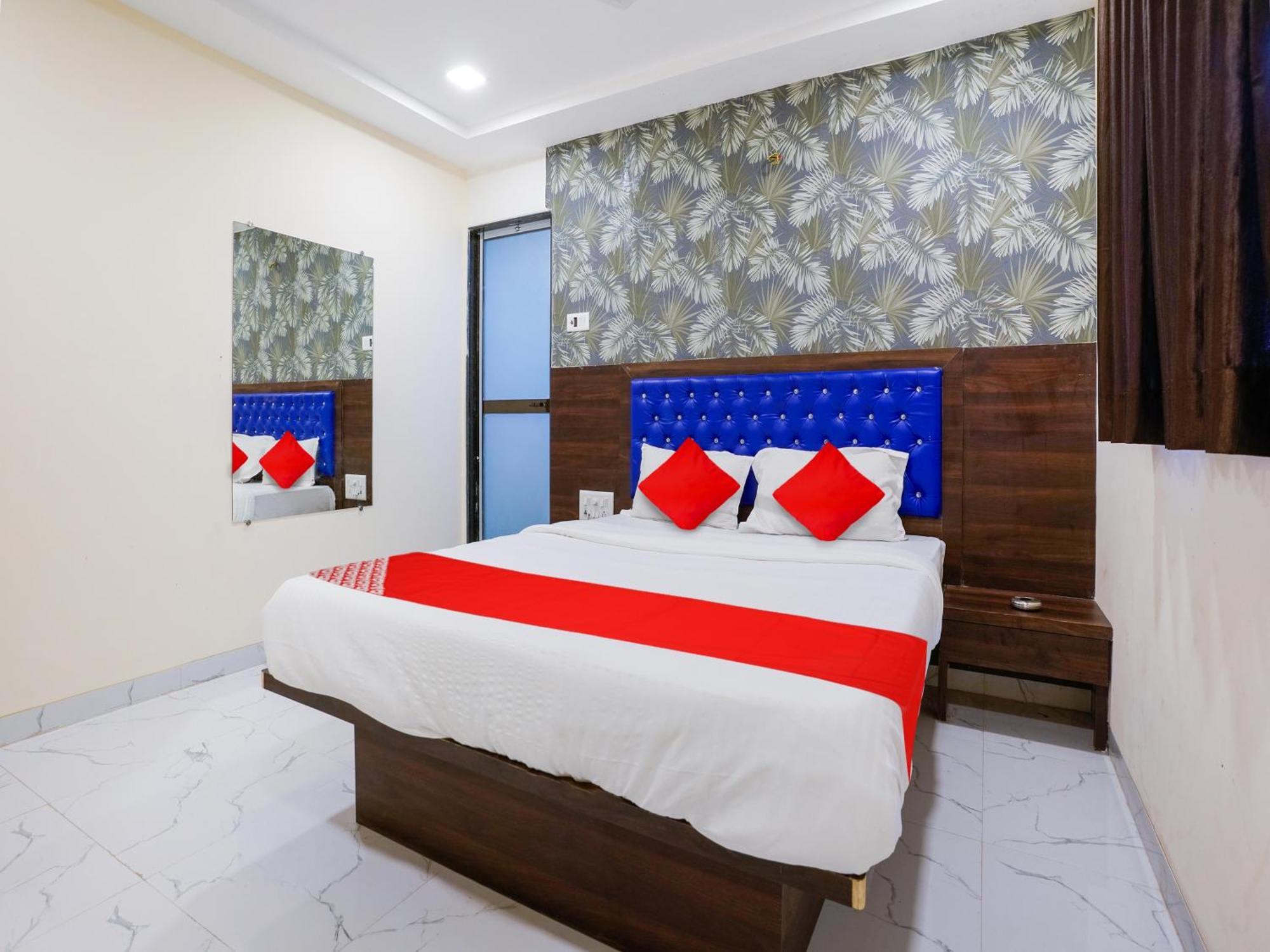O King Residency Near Bharat Talkies Hotel 4*