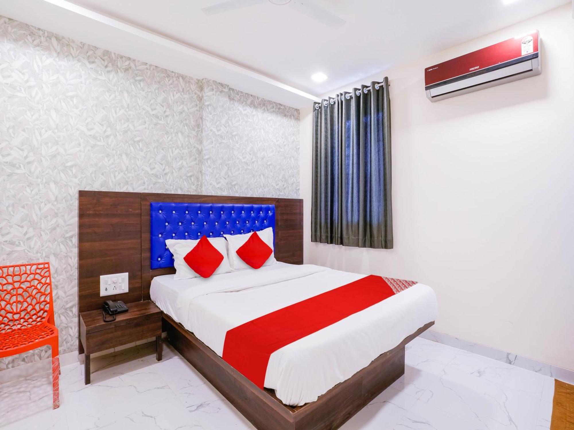 O King Residency Near Bharat Talkies Hotel 4*