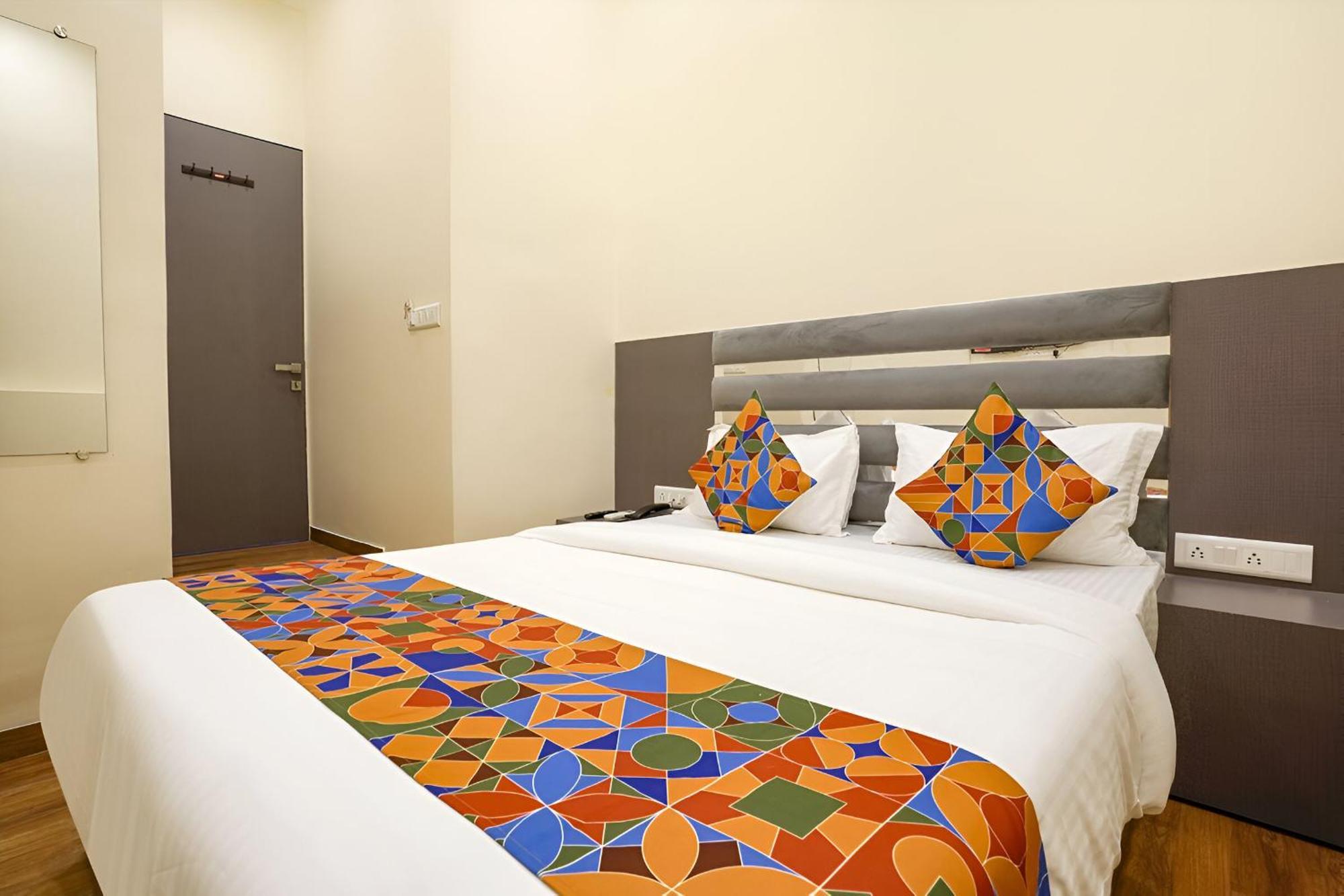 Hotel Glitz Freedom International Mumbai