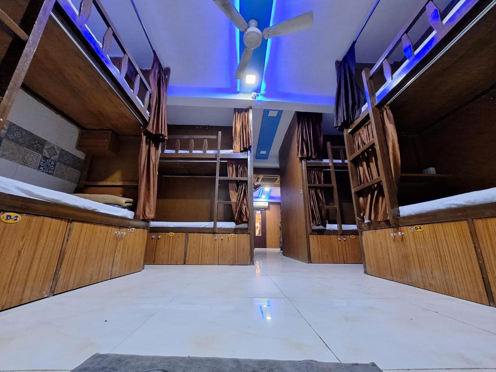 Hostel Neon Nest Suits Asalpha Metro *
