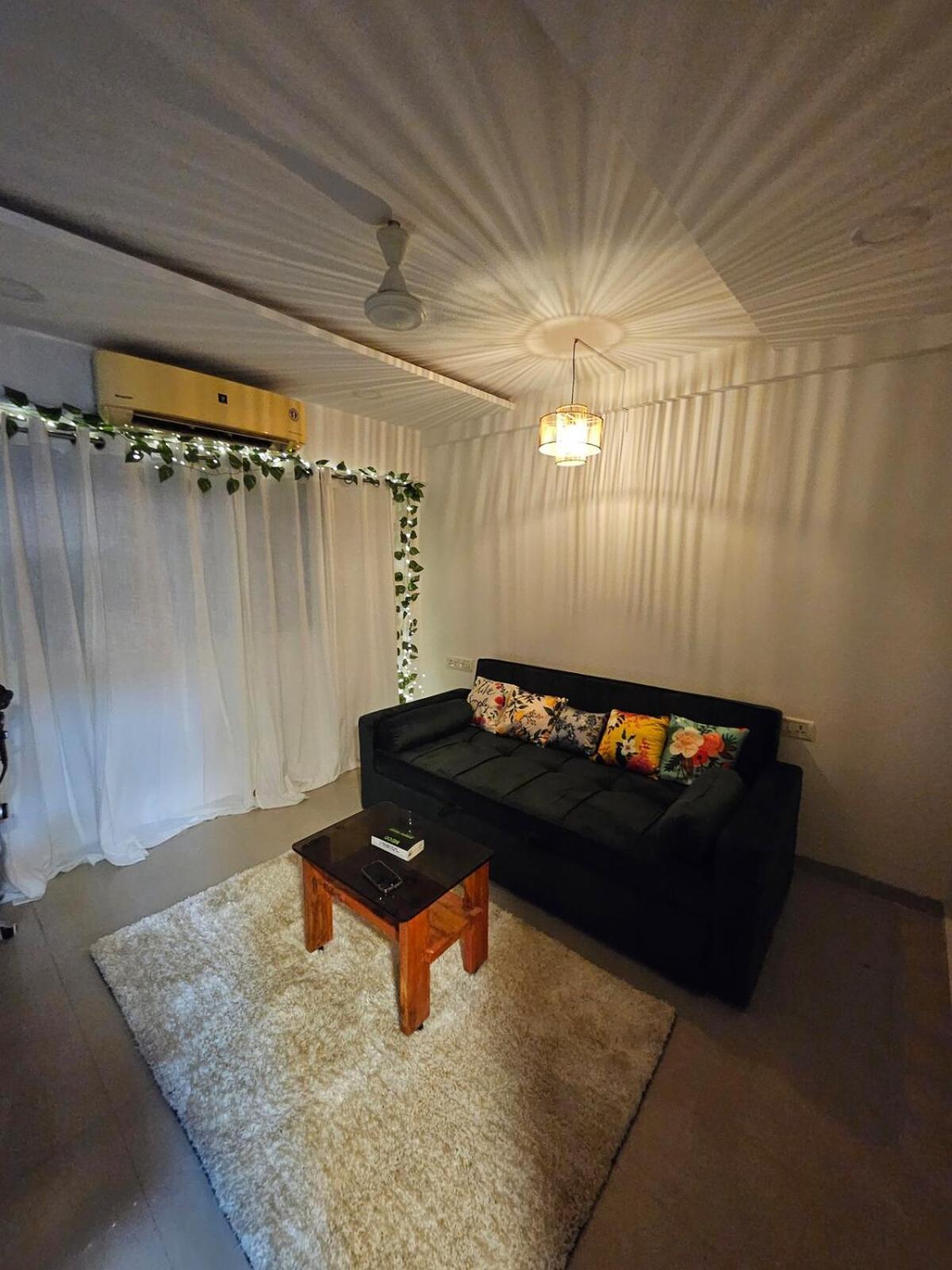 Apartment Carter Bay Peaceful Near The Shore, Bandra Mumbai