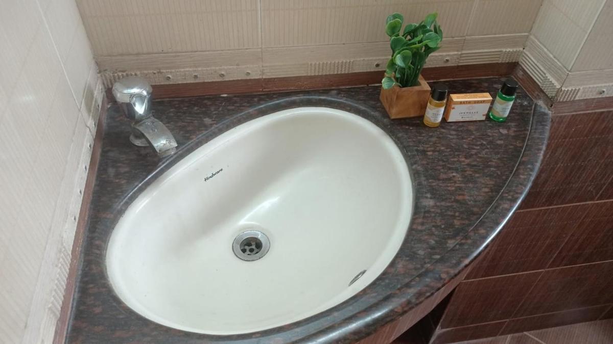 Private 1 Bedroom Cosy Nr Vivanta Malad West * Mumbai