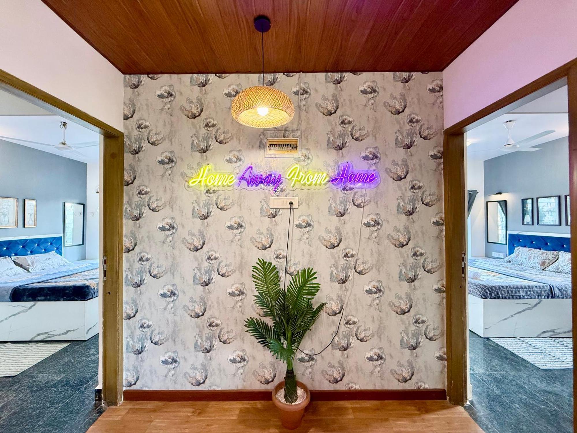 Lovely 3bhk Serviced Near Iskcon Temple, Juhu Apartment