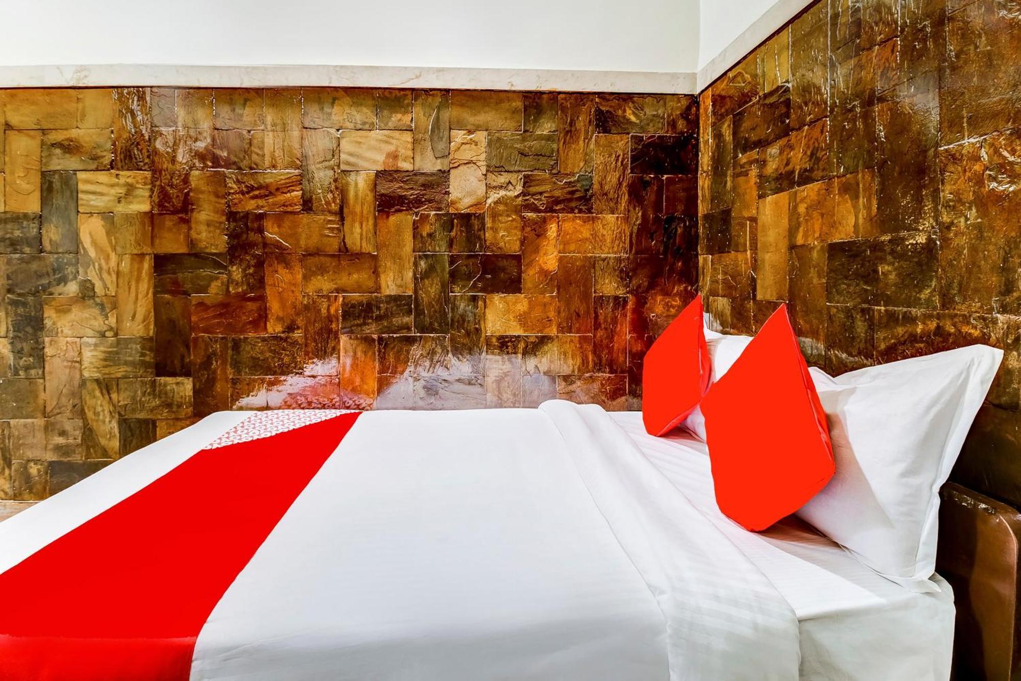 Super Oyo Dreamland Hotel *