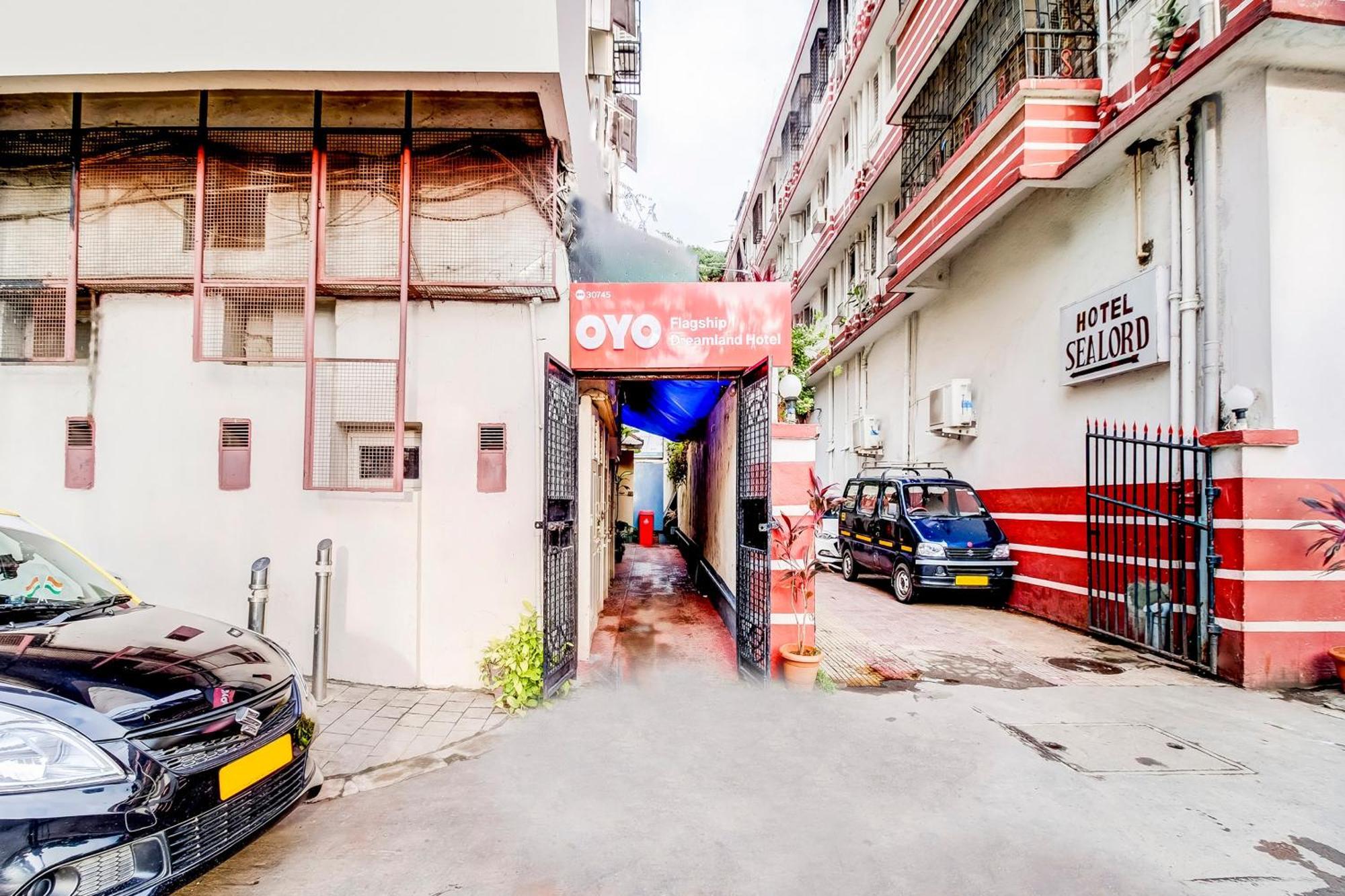 Super Oyo Dreamland Hotel