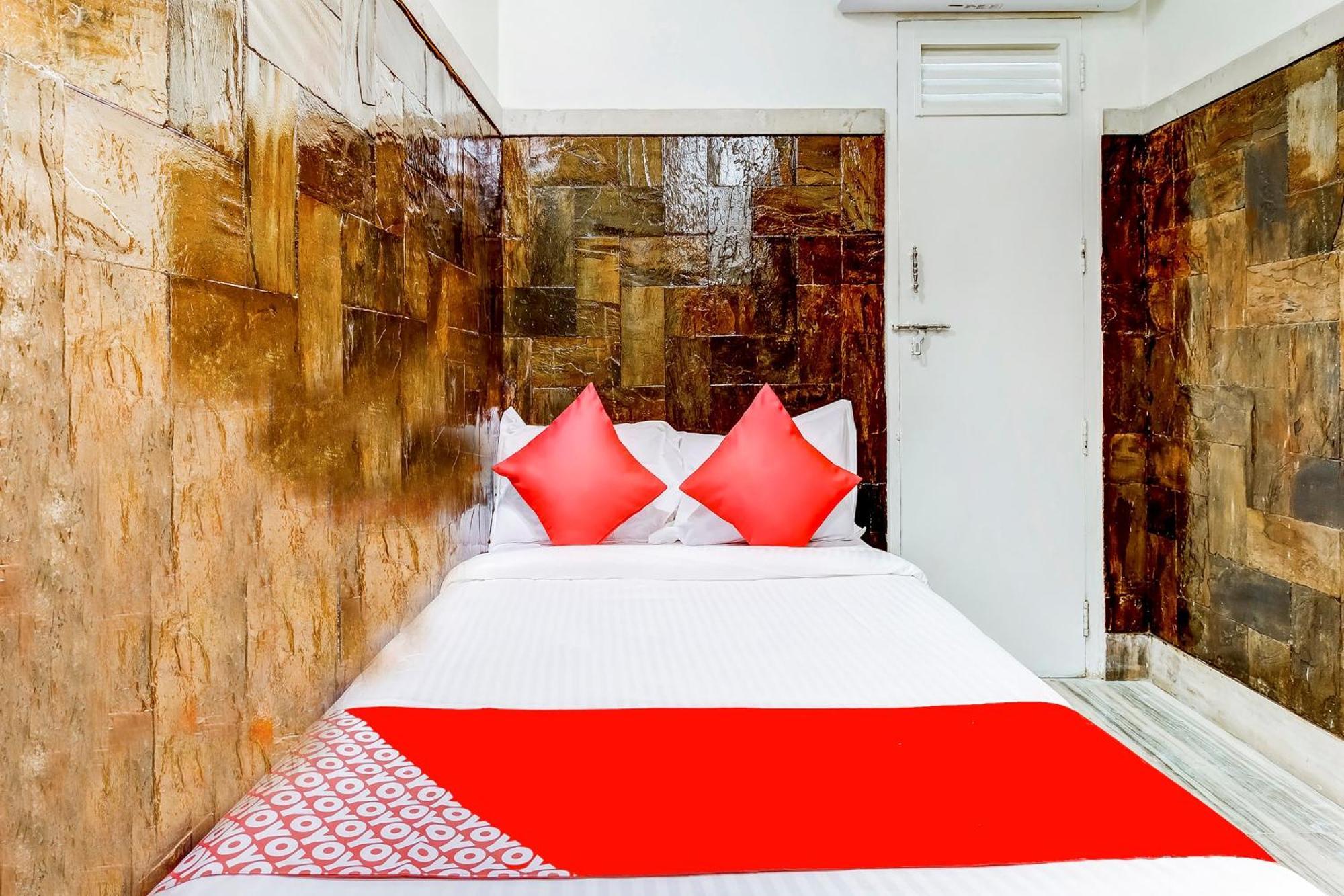 Super Oyo Dreamland Hotel *