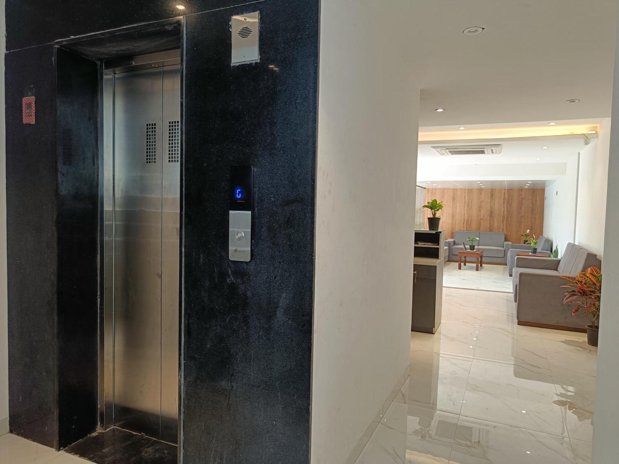 Hotel Hsquare Andheri West 3*