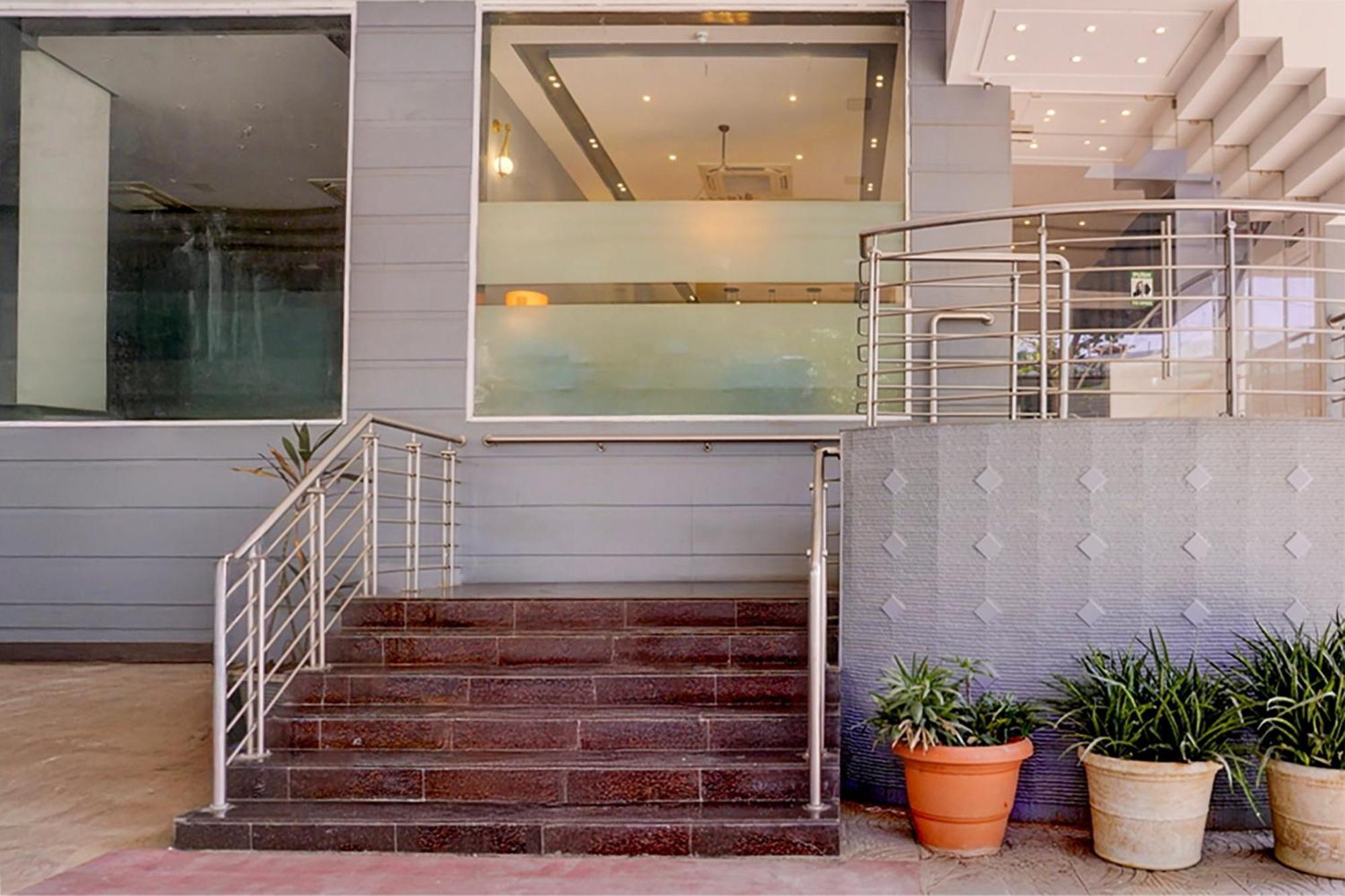 Hotel Super Townhouse Exhibition Centre Goregaon Mumbai