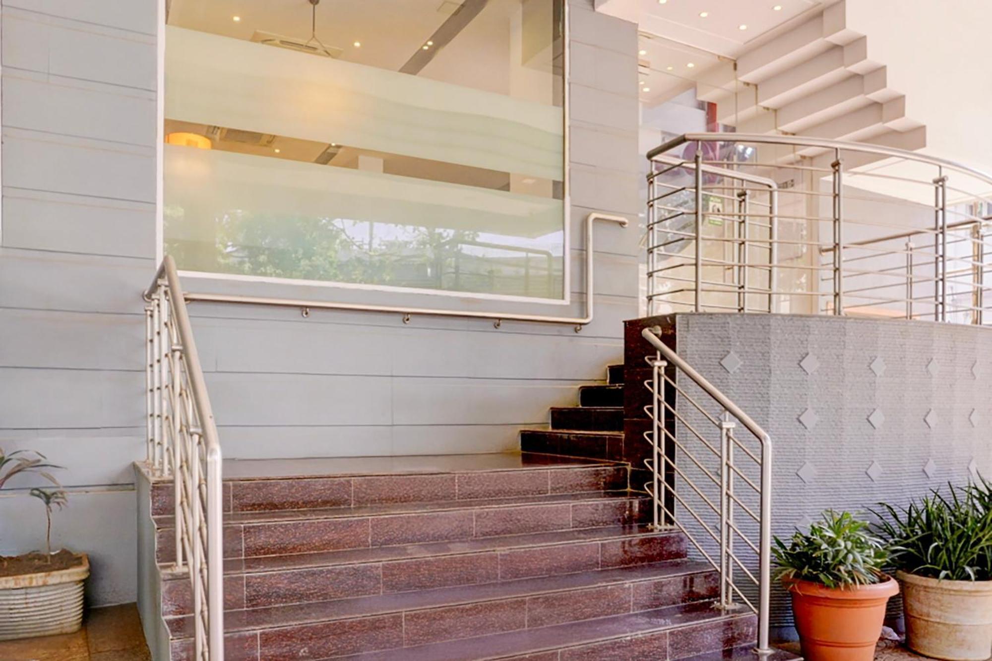 Super Townhouse Exhibition Centre Goregaon 3*