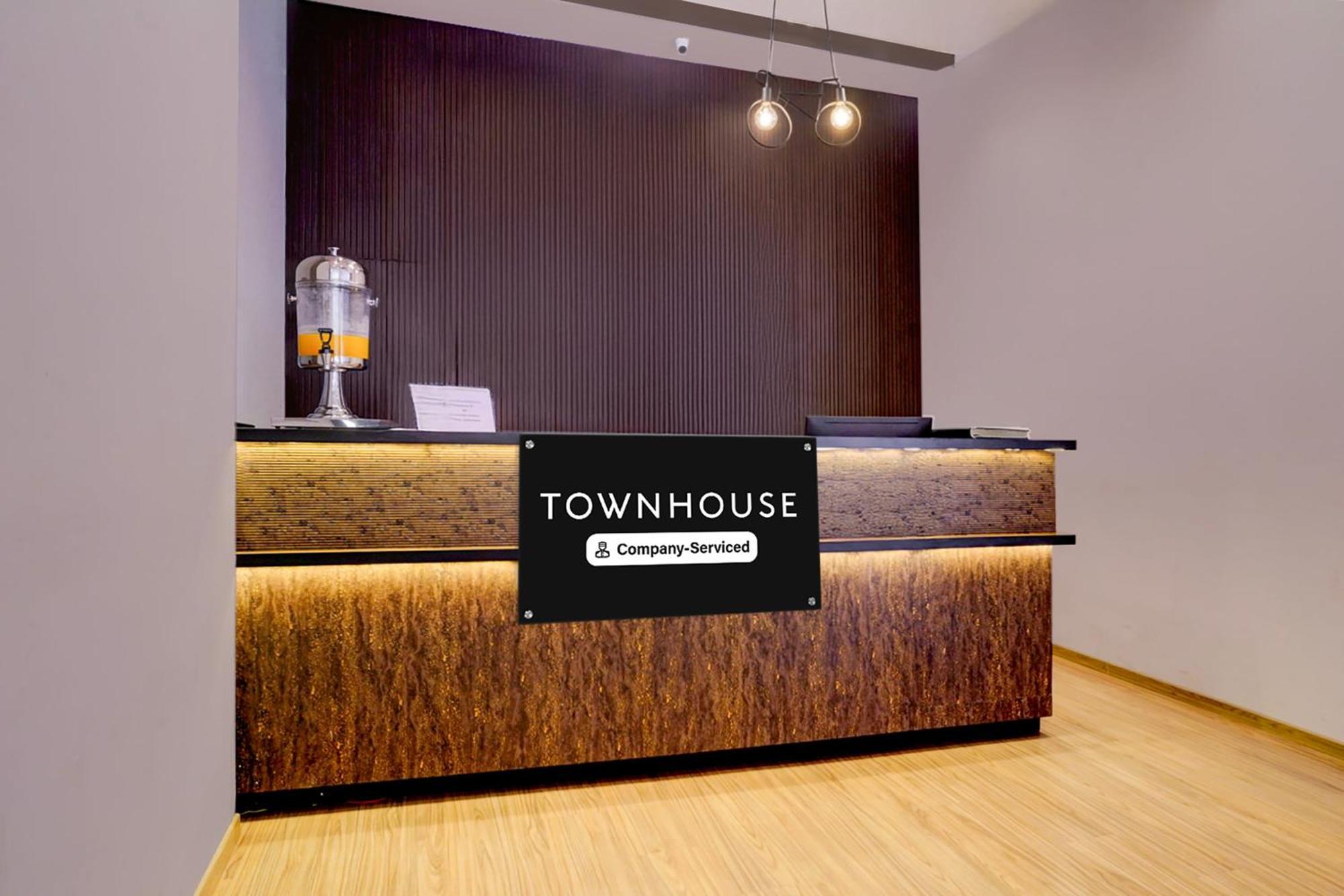 Super Townhouse Exhibition Centre Goregaon 3*