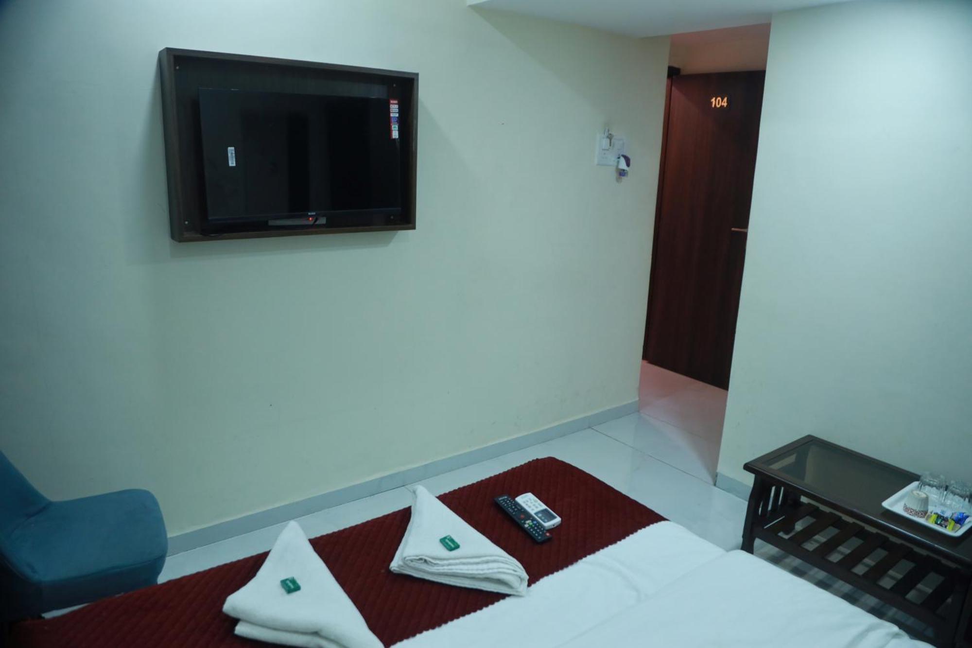 Lexus 5 Hotel 3*