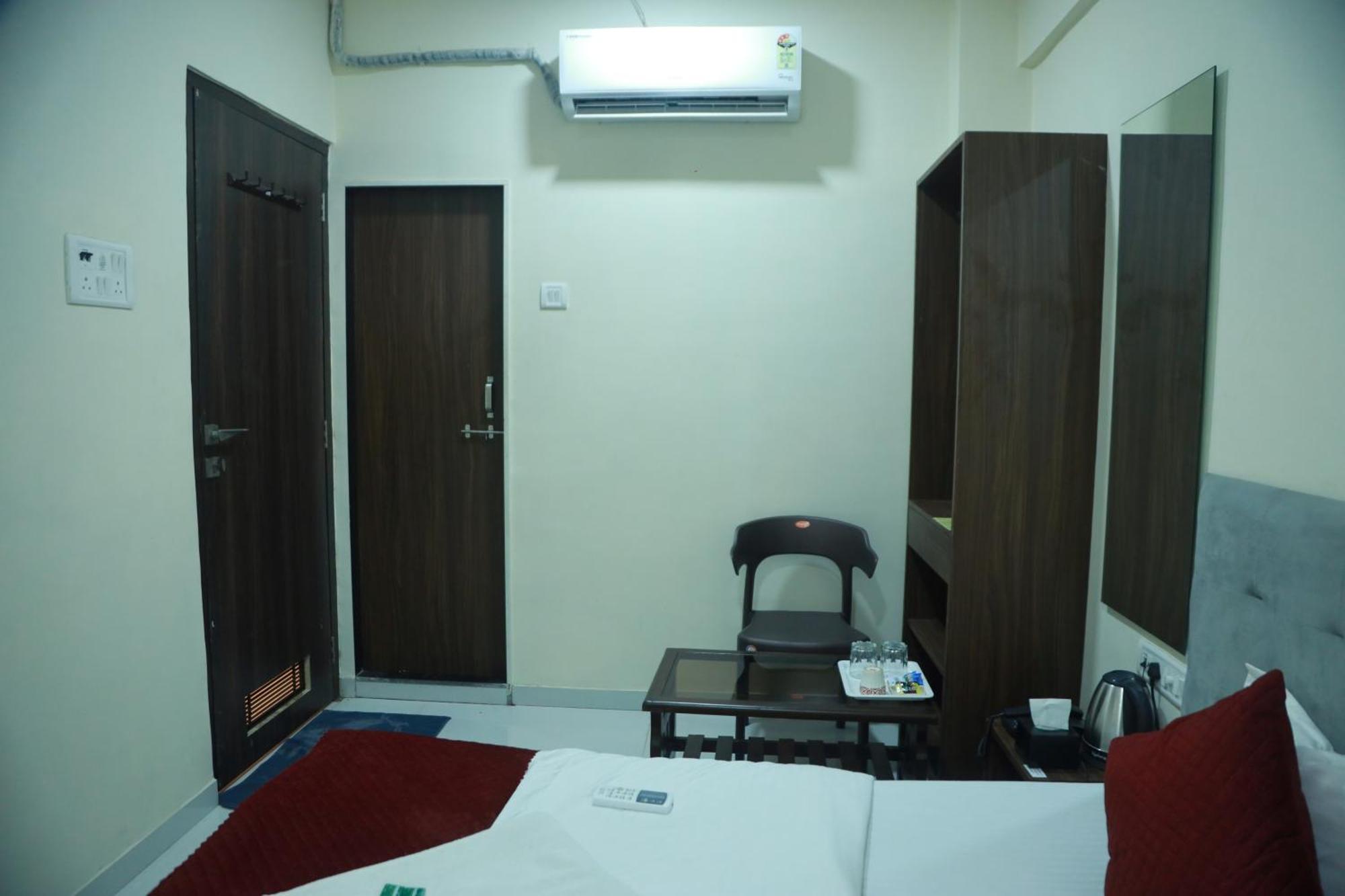 Lexus 5 Hotel Mumbai