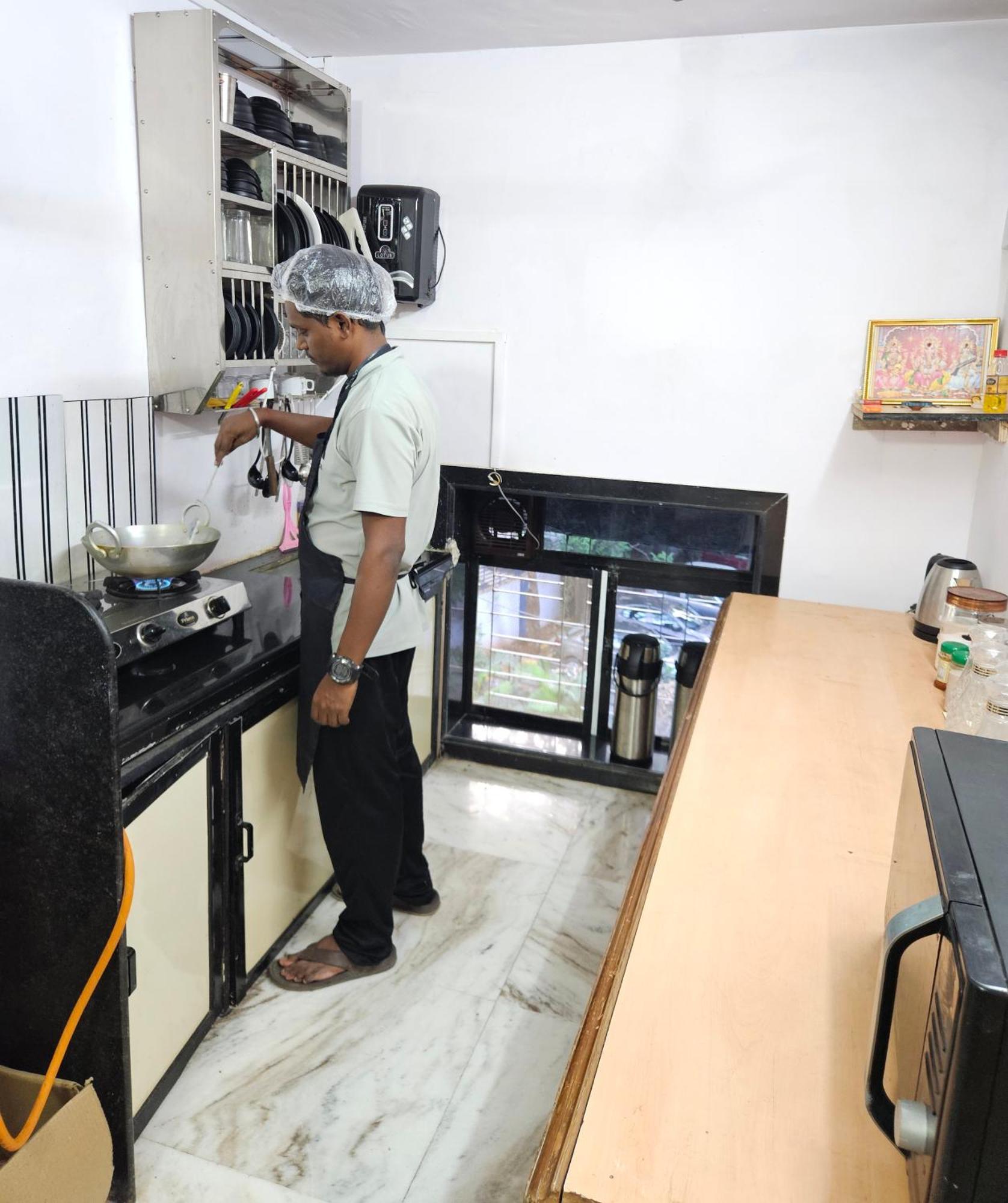 Astha Kandivali Service Guest house Mumbai