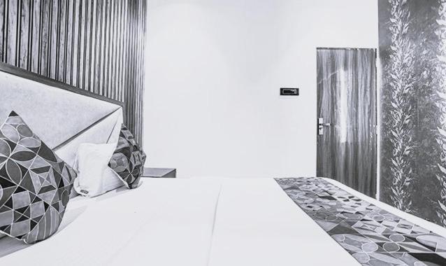 Fabexpress Versova Residency - Nr Kokilaben Hospital 3*