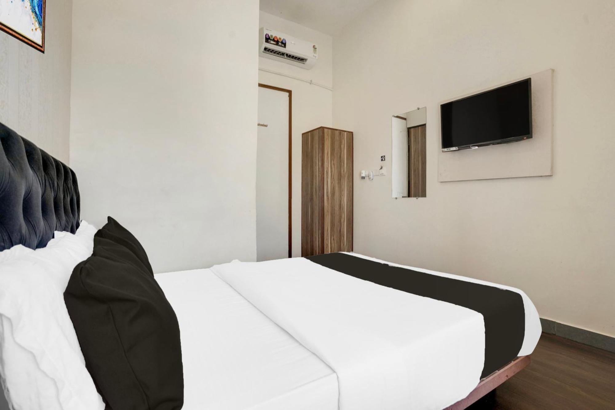 Hotel Super Collection O Parle Formerly Freedom Star Mumbai