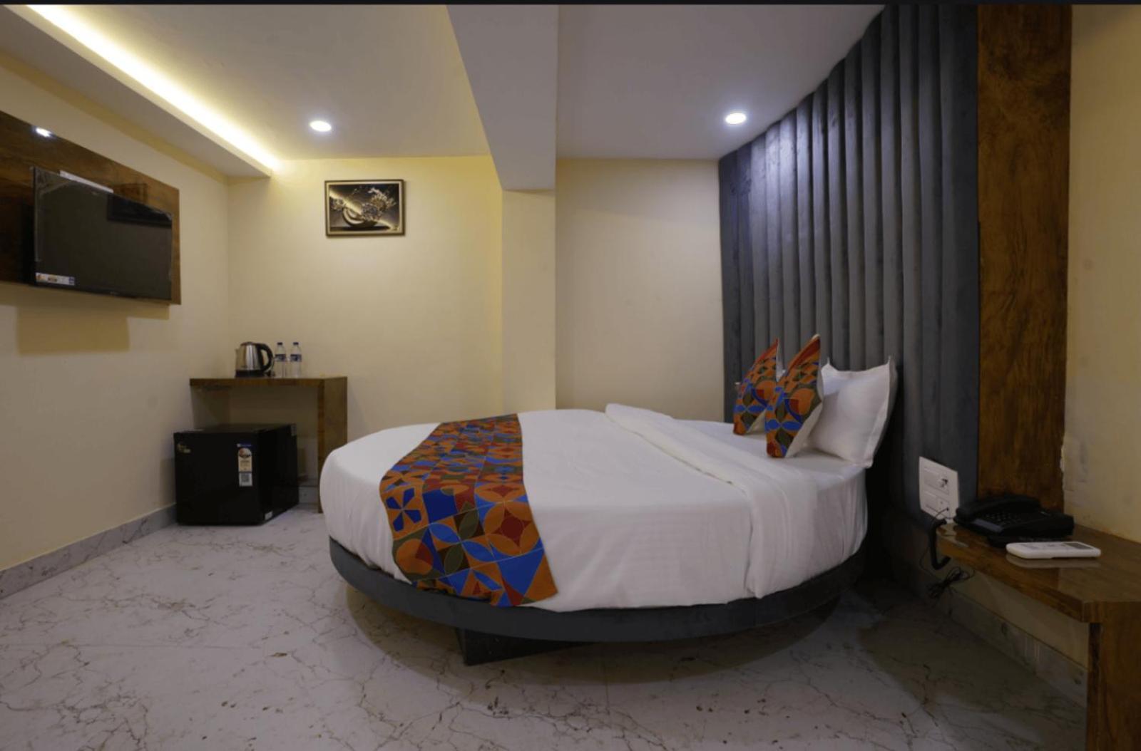 Crystal Castle Goregaon West Link Road, Hotel 4*