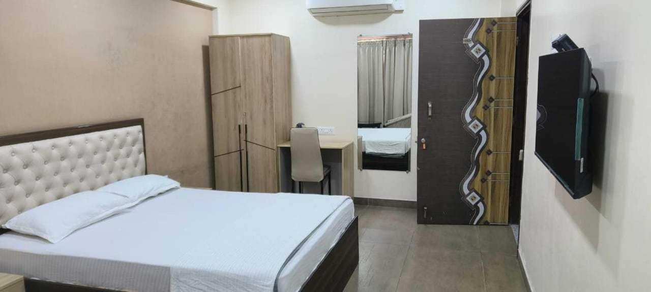 O A R Residency Hotel *