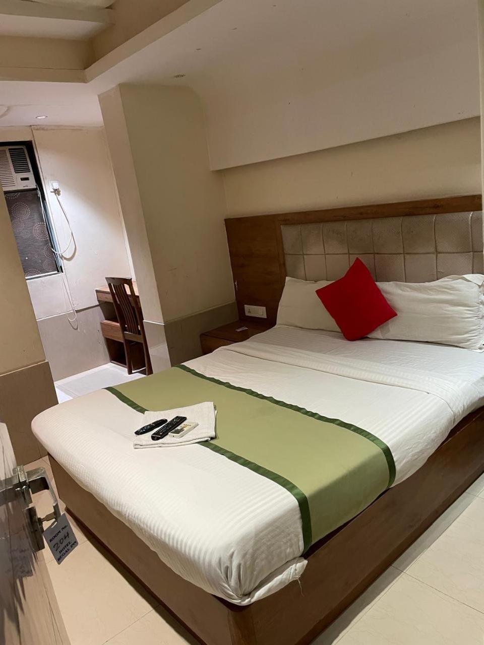 Glitz Regal International - Nr International Airport 3*