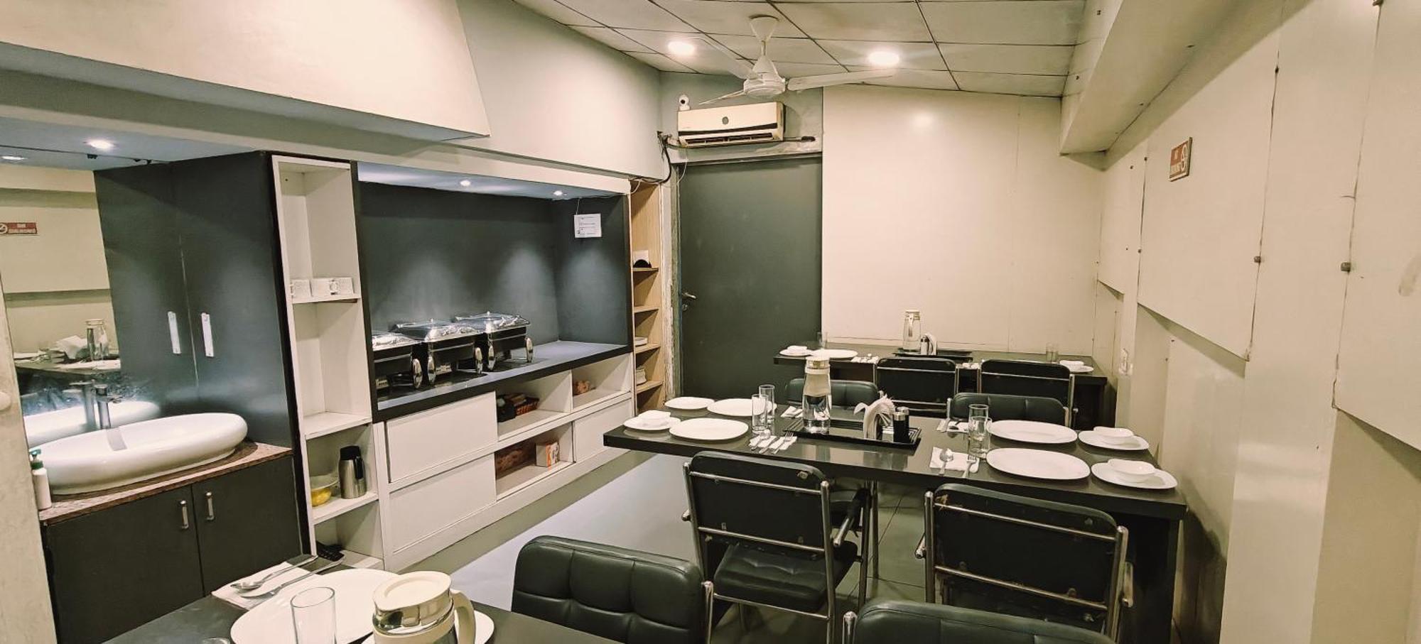 Tim Service Apartment Goregaon East Near Nesco 3*