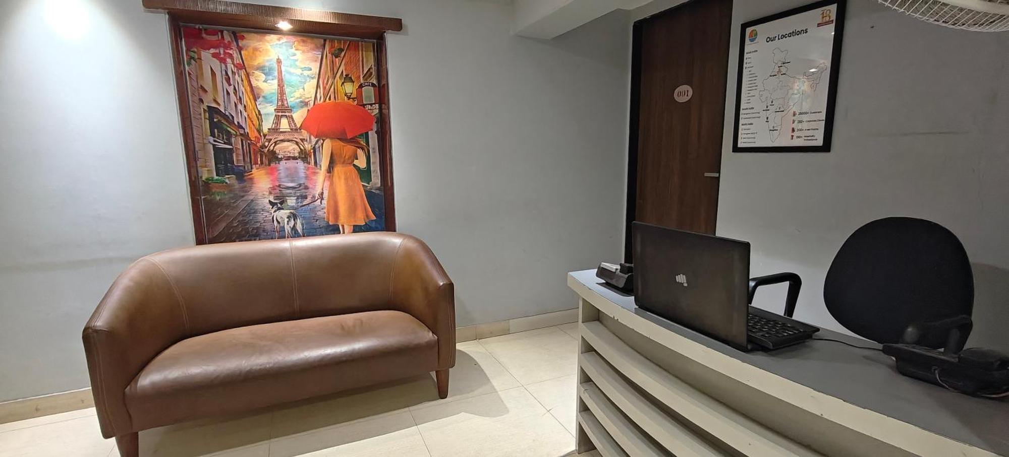 Tim Service Apartment Goregaon East Near Nesco Hotel 3*