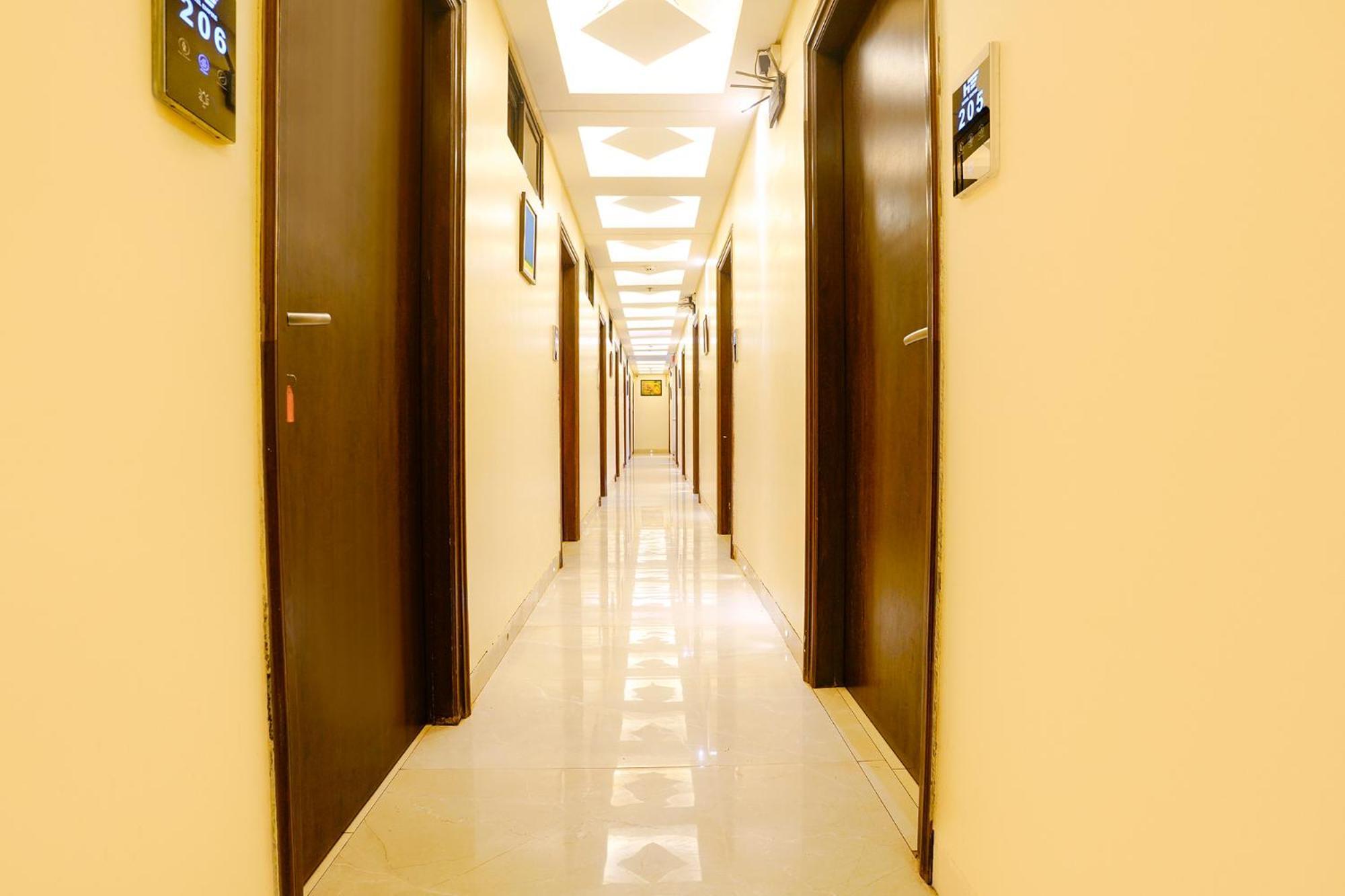 Hotel Fabhotel Airport Retreat