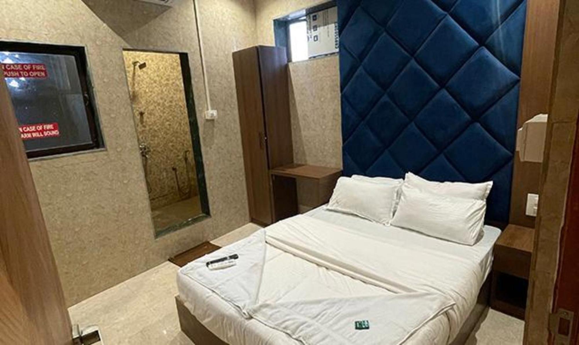 Hotel Fabhotel Firdous -