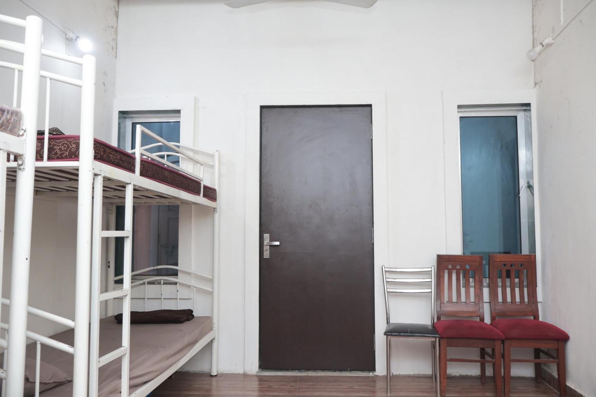 Sam's Outhouse Guest house *