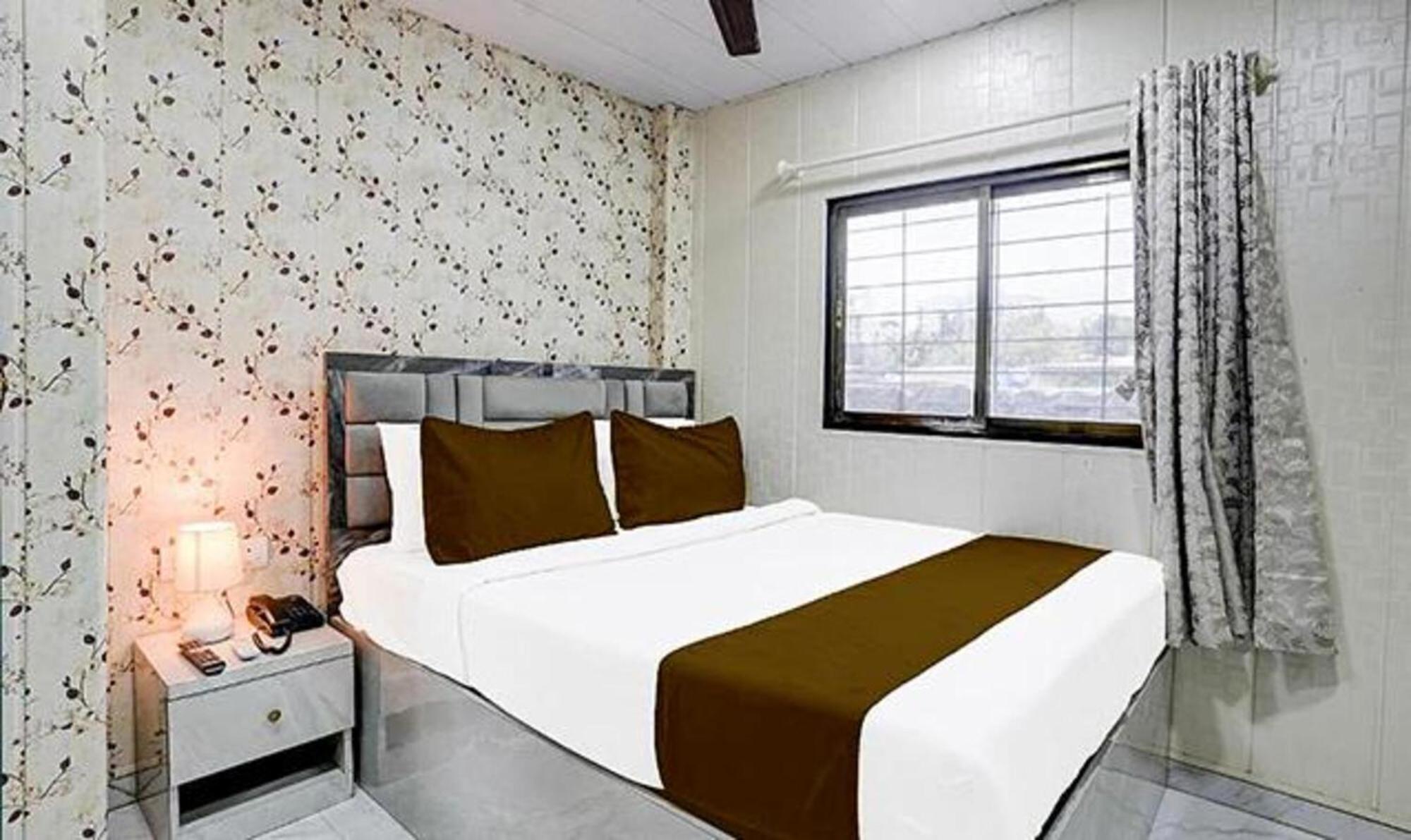 Hotel Fabhotel Hans Residency