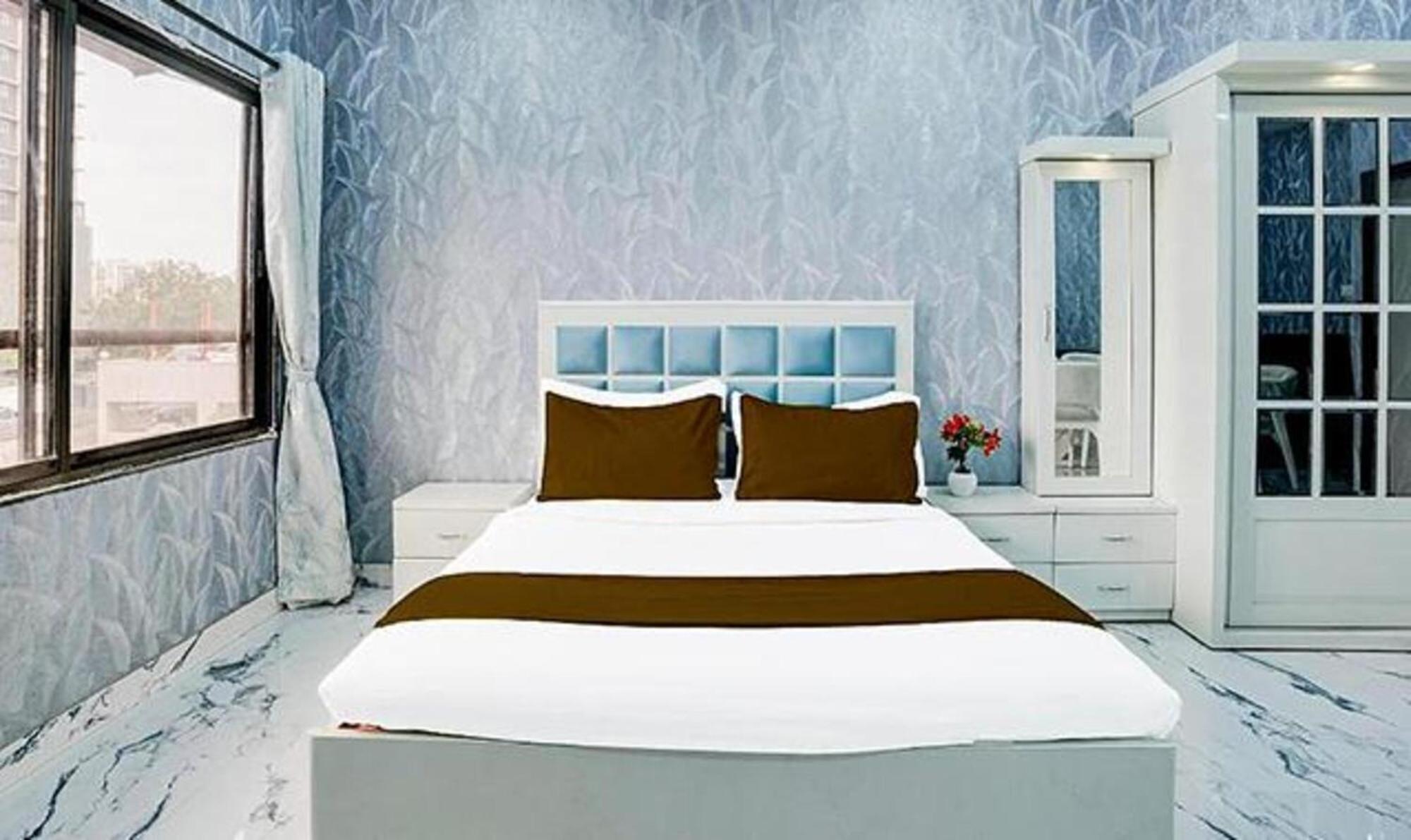 Hotel Fabhotel Hans Residency