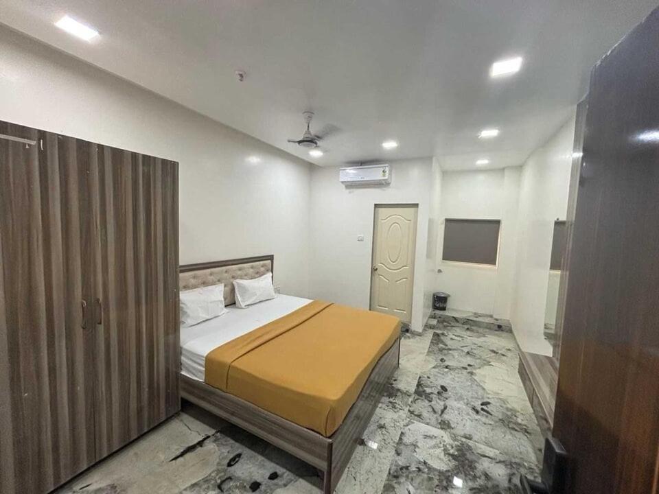 O Yash Residency Hotel Ulhasnagar