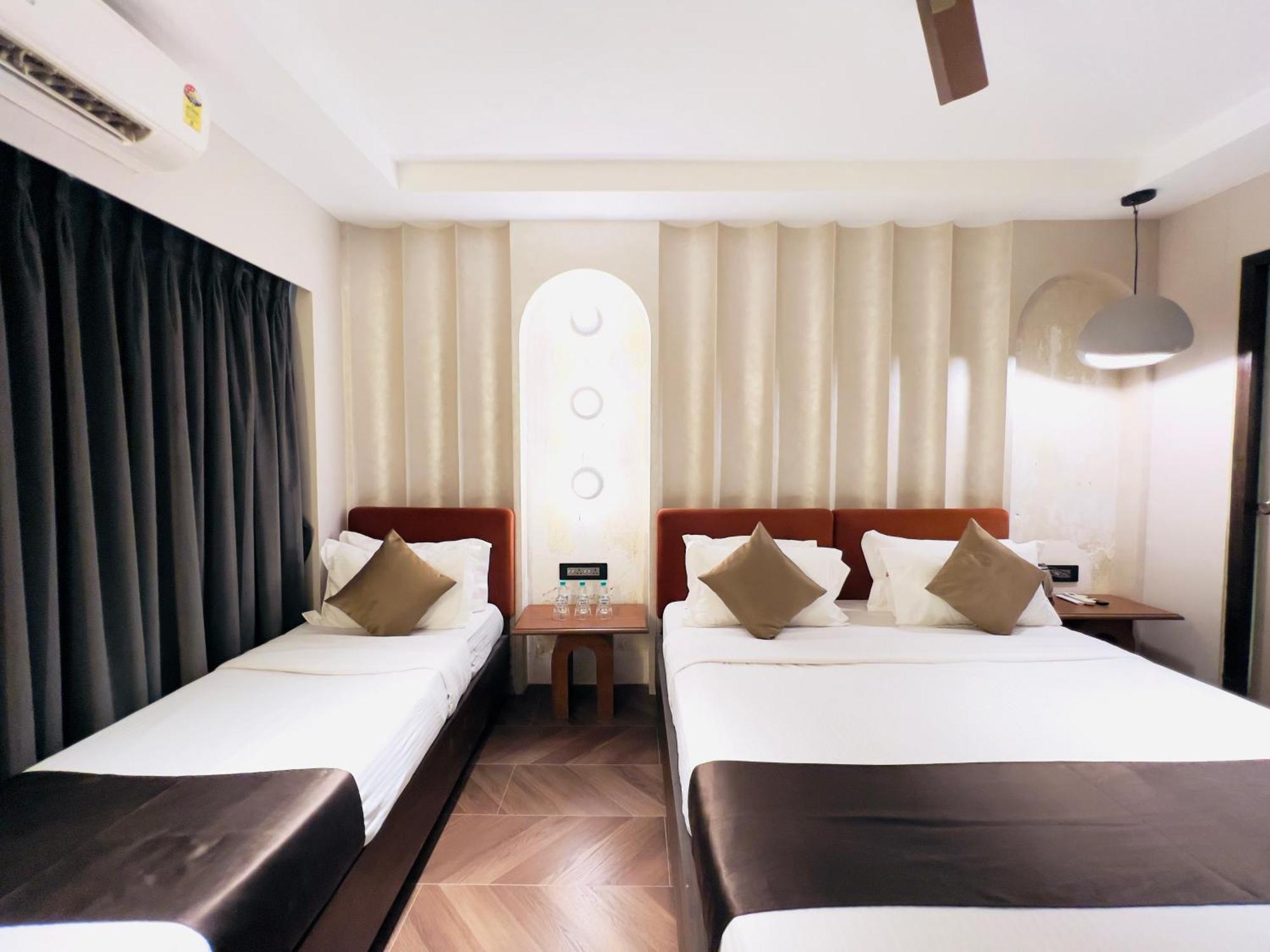 Hotel White Pearl - Colaba 3*