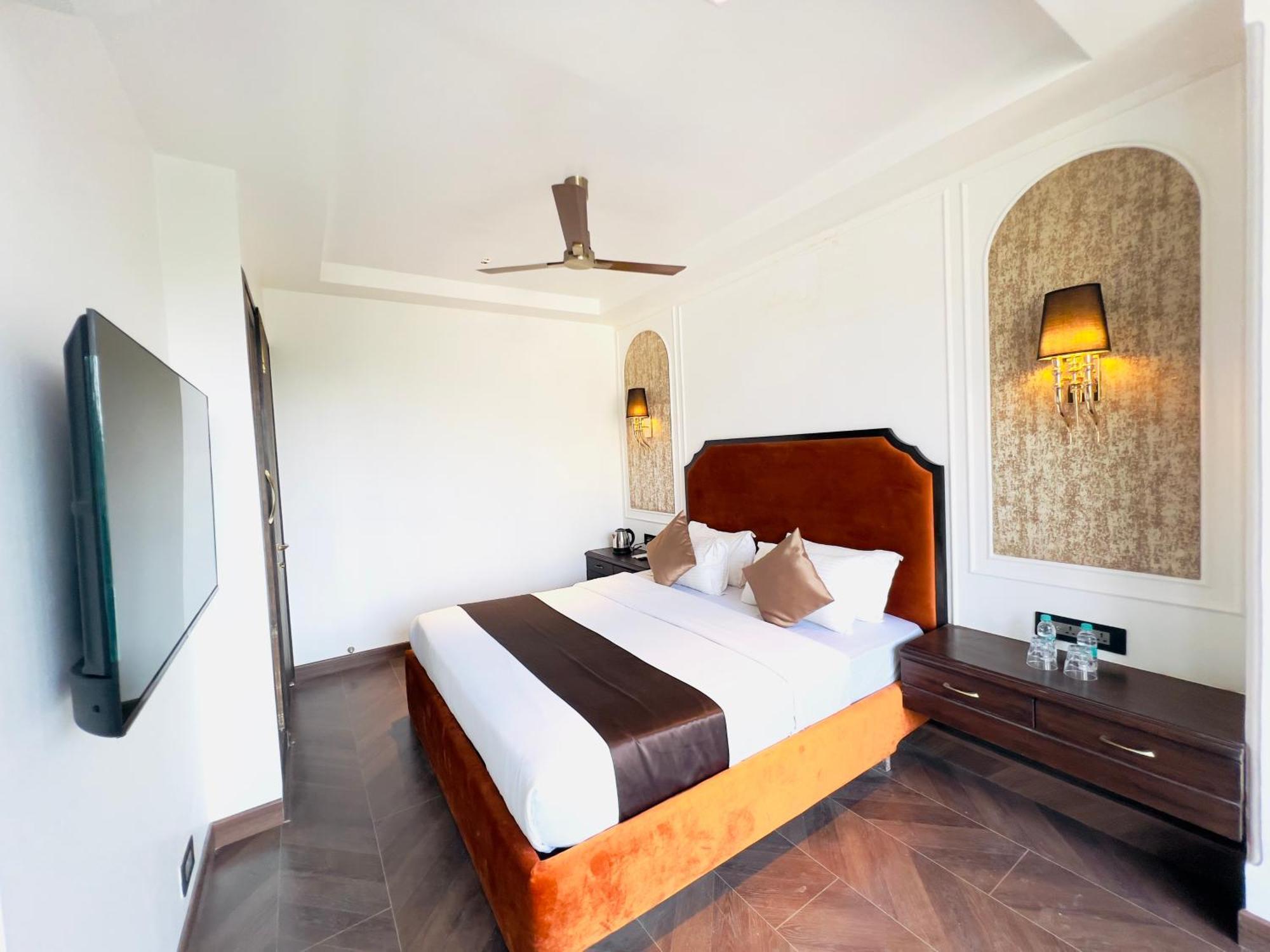 White Pearl - Colaba Hotel