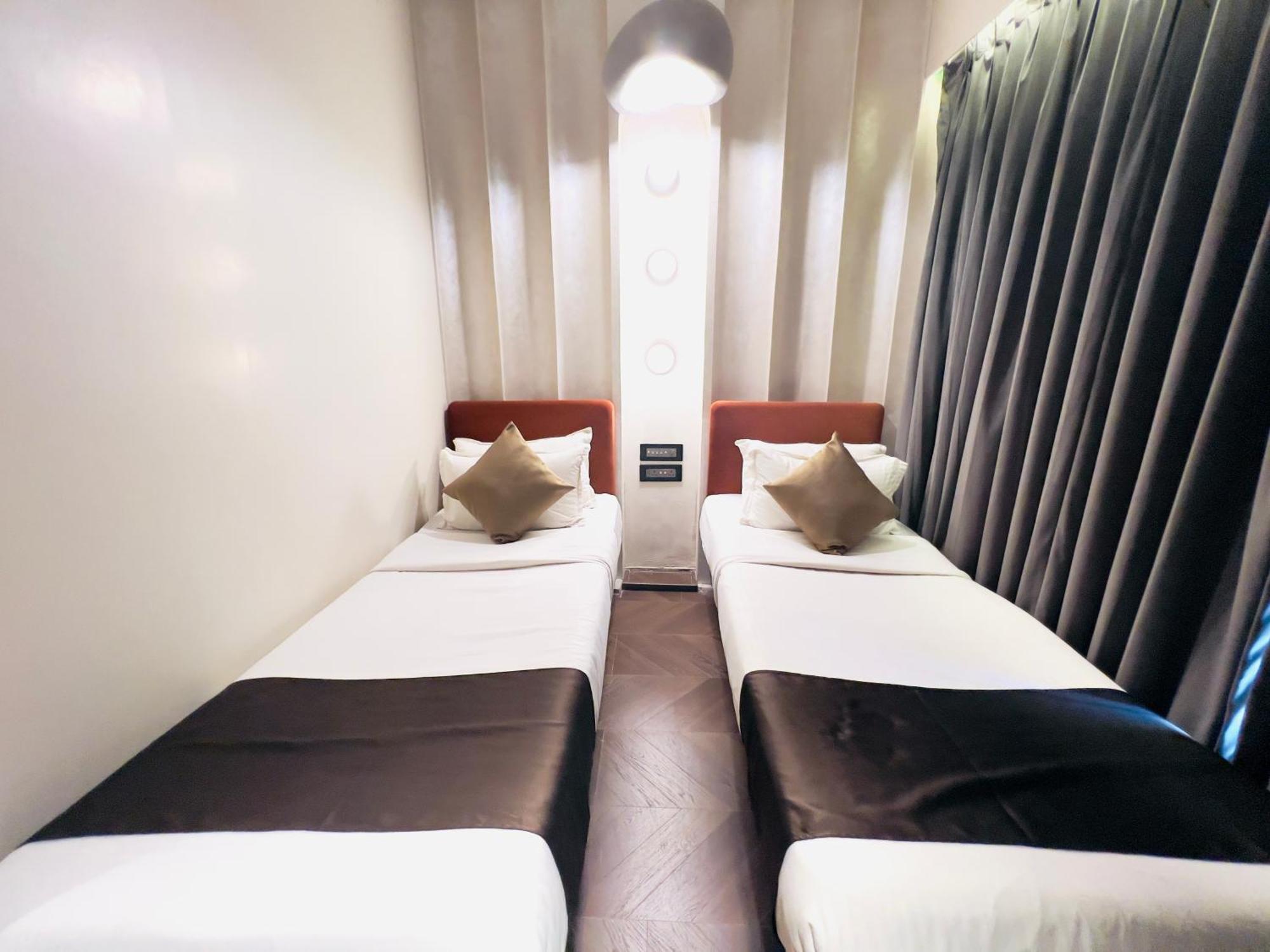 Hotel White Pearl - Colaba 3*