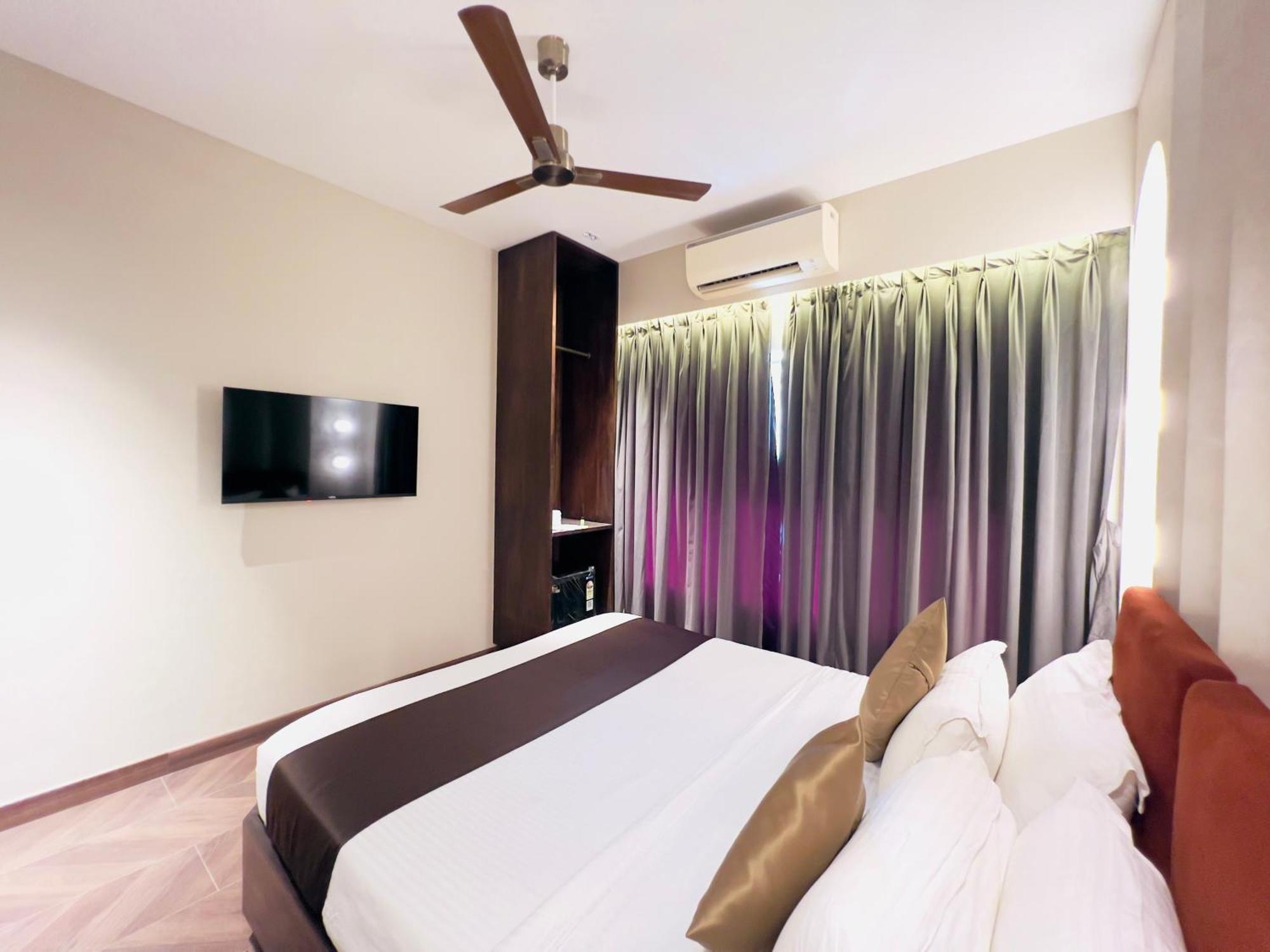 Hotel White Pearl - Colaba Mumbai