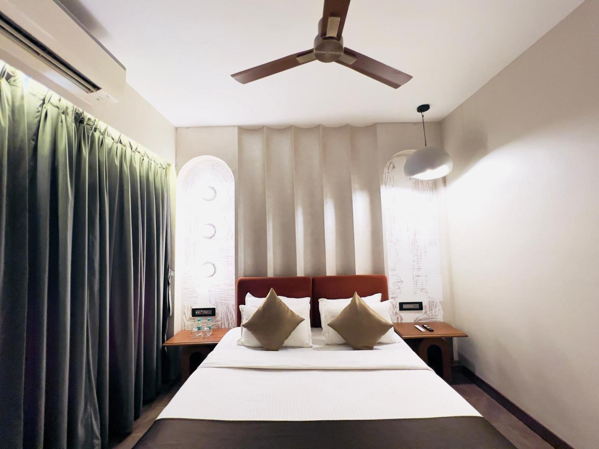 White Pearl - Colaba Mumbai