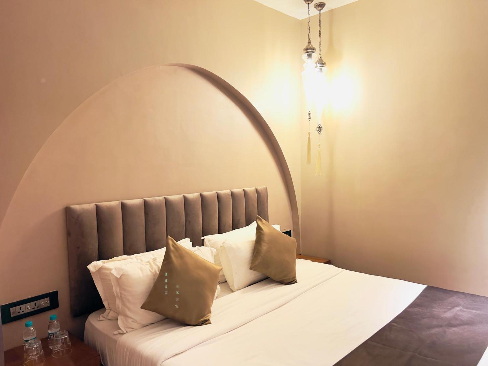 White Pearl - Colaba Hotel