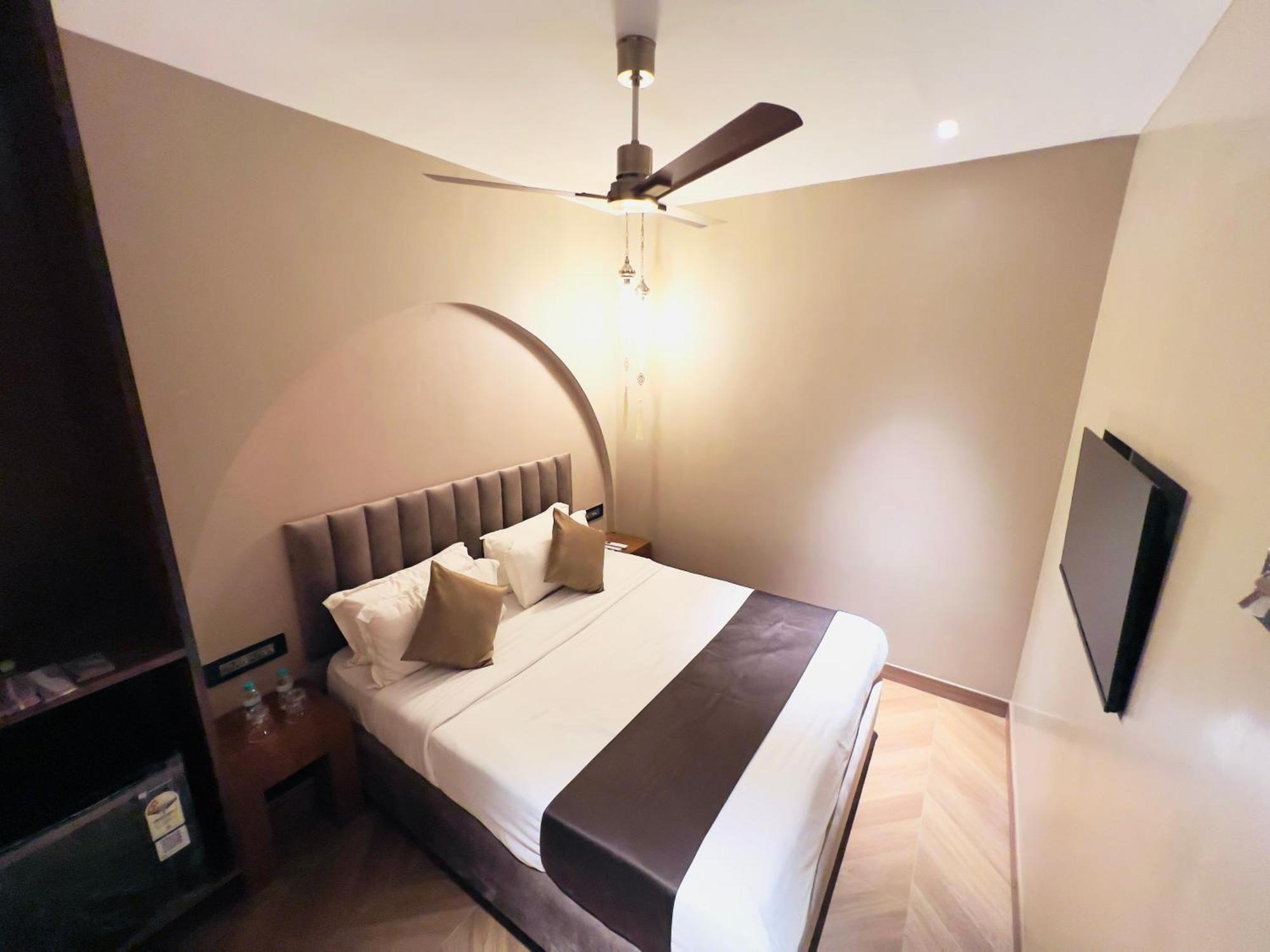White Pearl - Colaba Hotel 3*