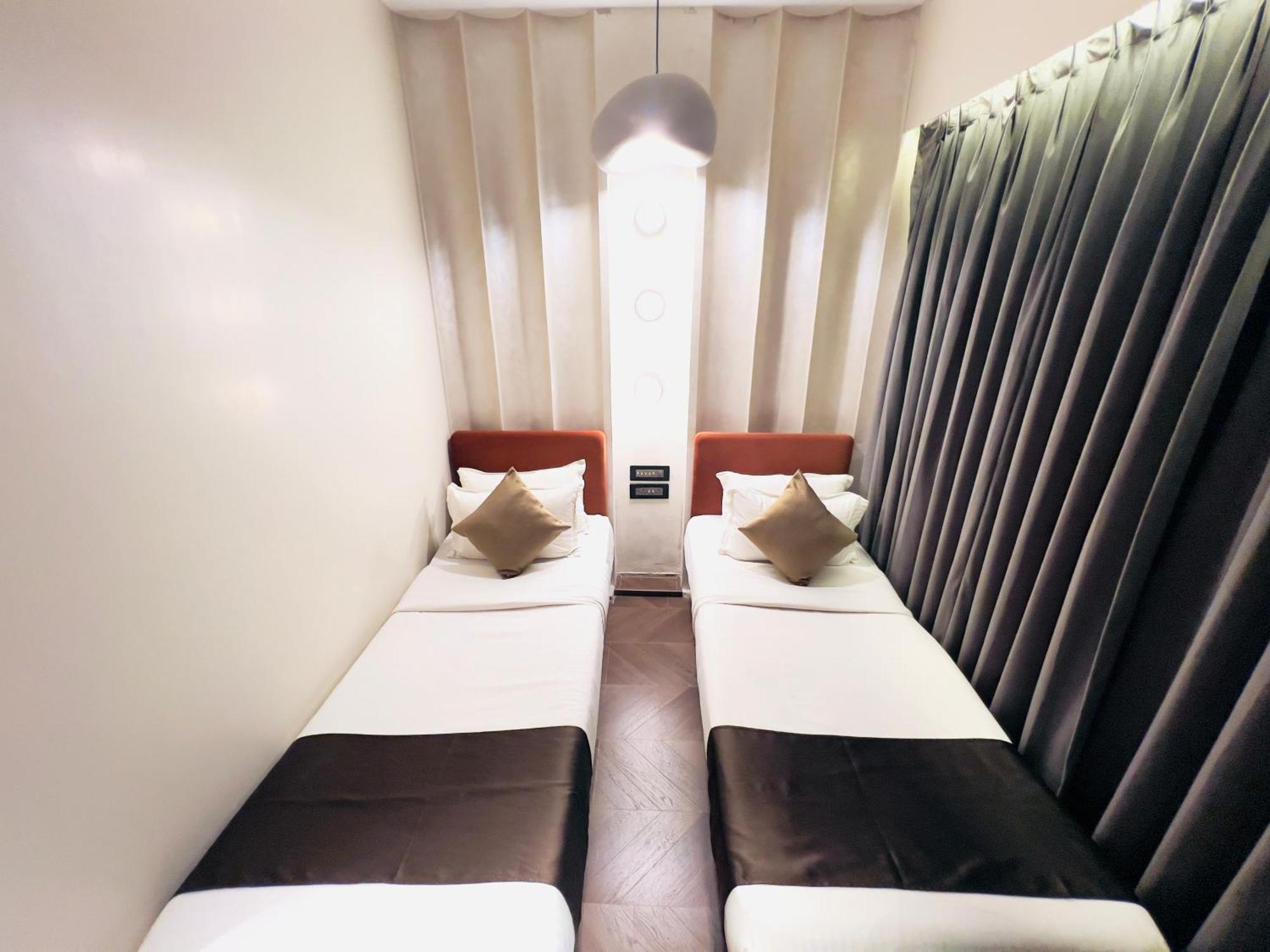 White Pearl - Colaba Mumbai