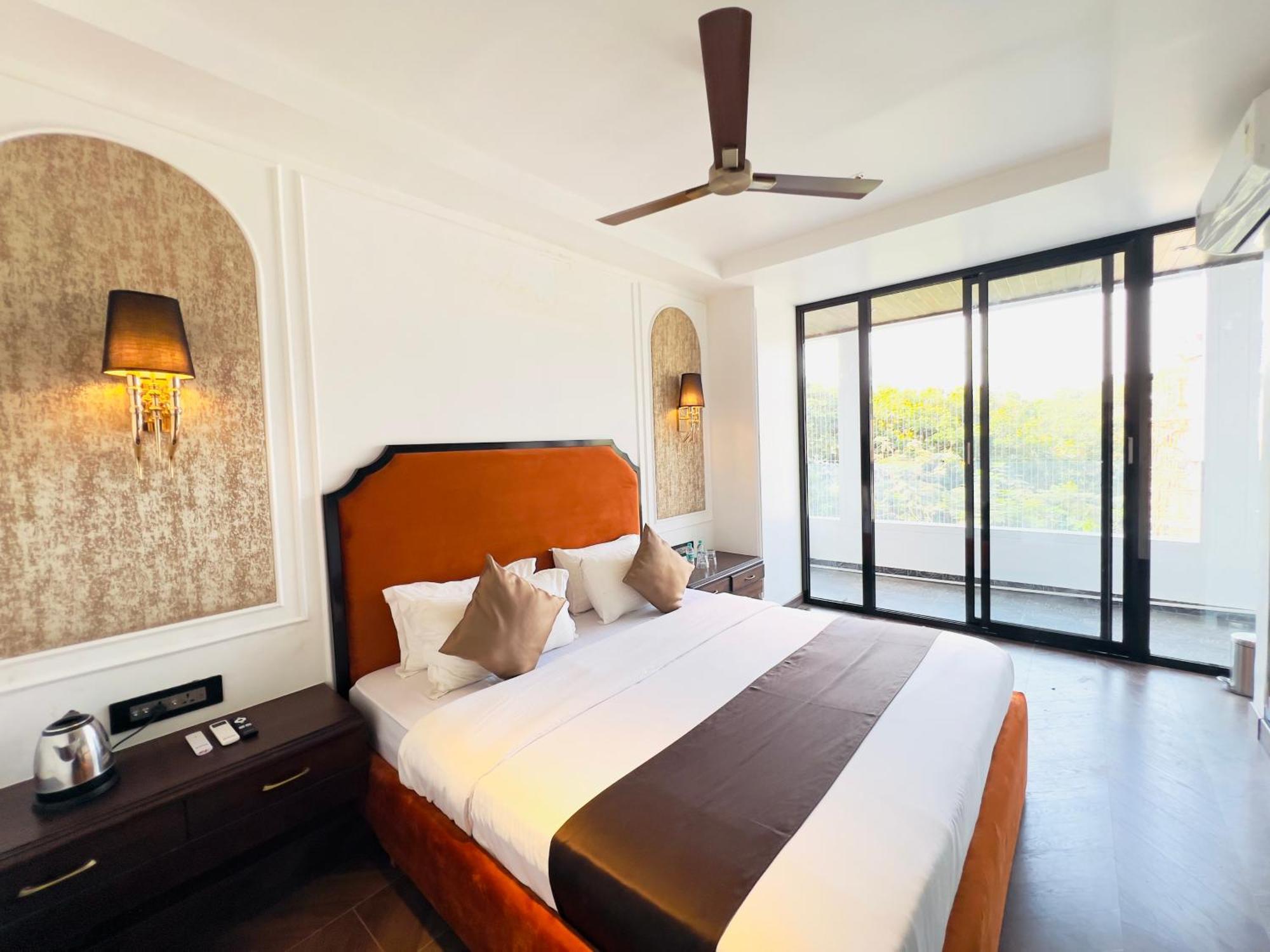 Hotel White Pearl - Colaba