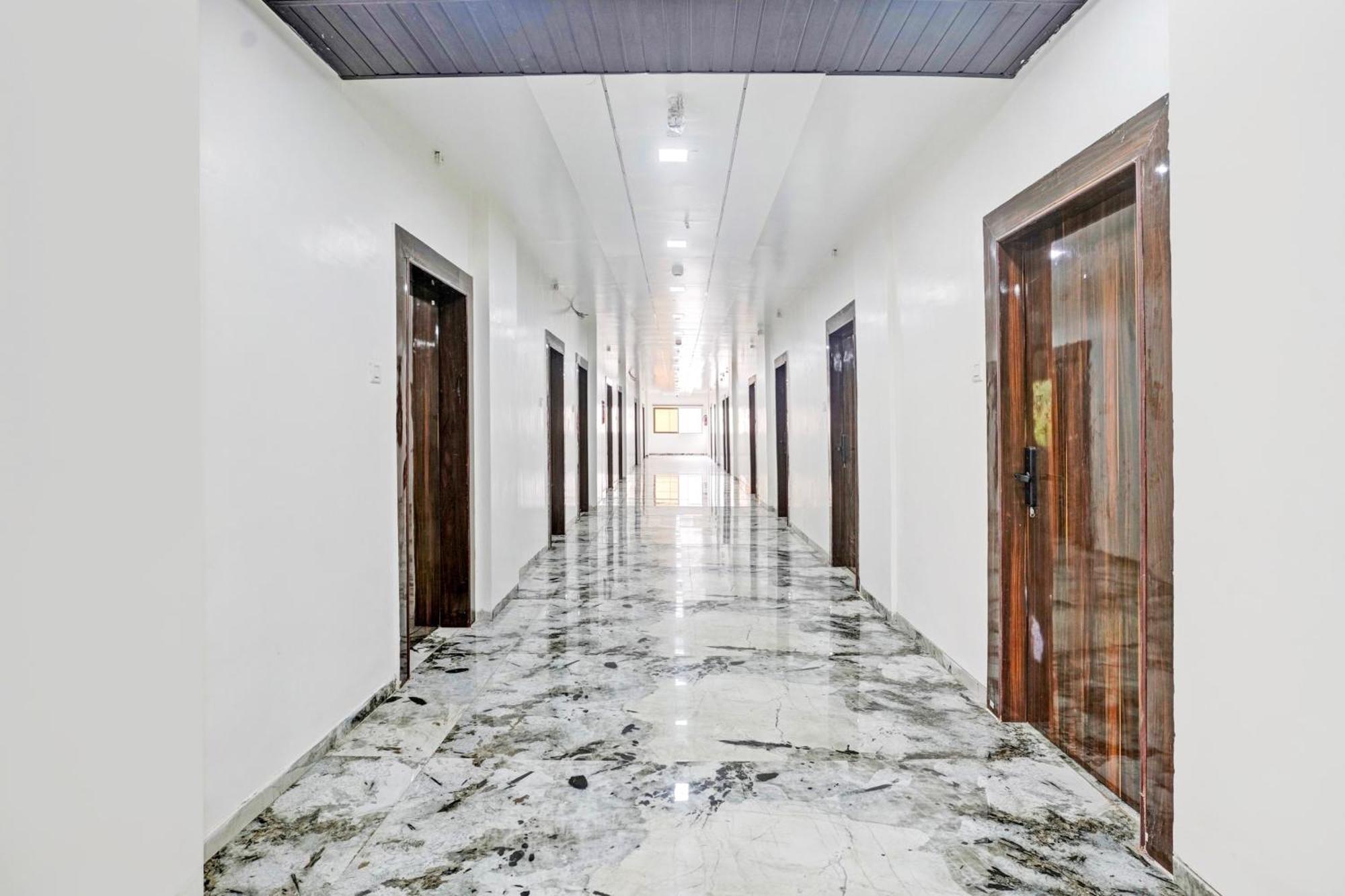 Hotel O Yash Residency 3*