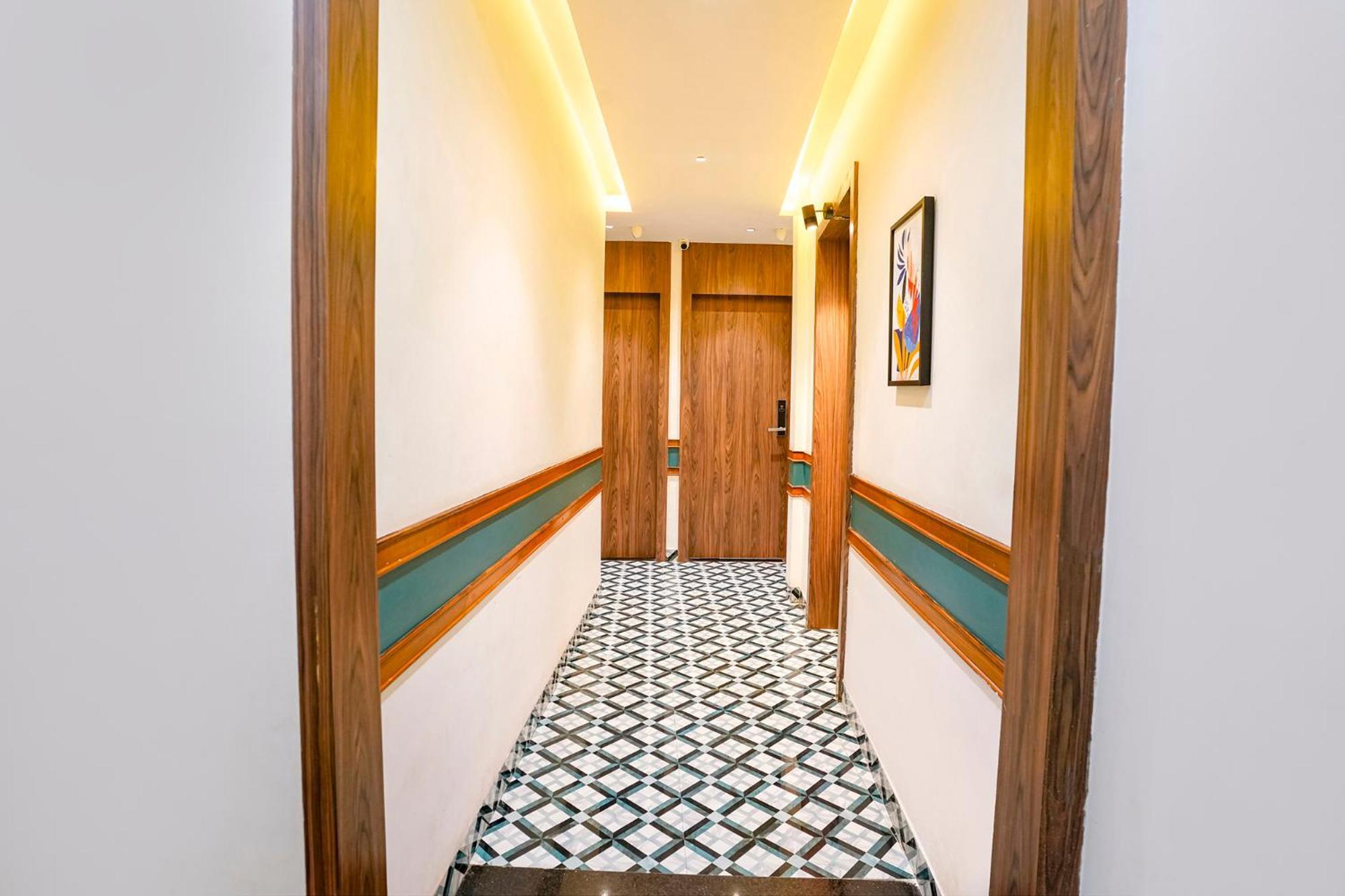 Fabexpress Shahi Palace - Nr - Mumbai International Airport Inn *