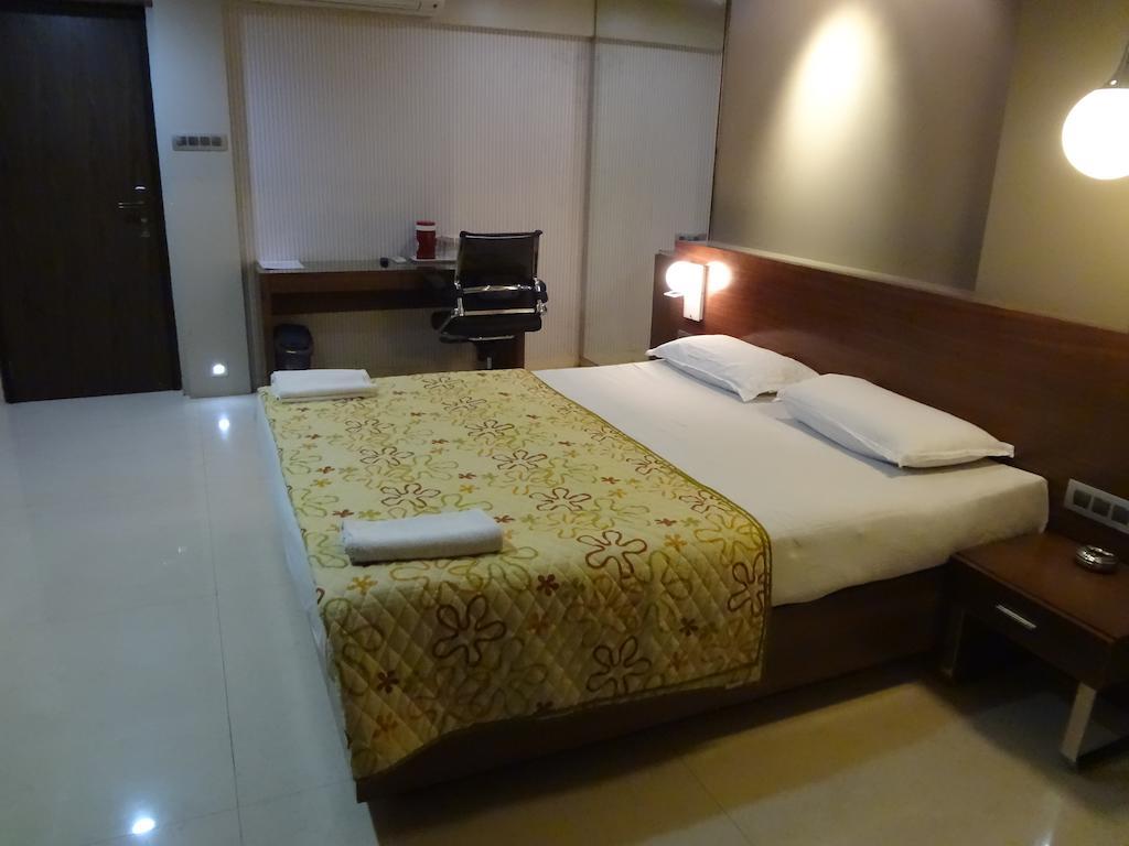 Hotel Fabhotel Imperial Residency Mumbai