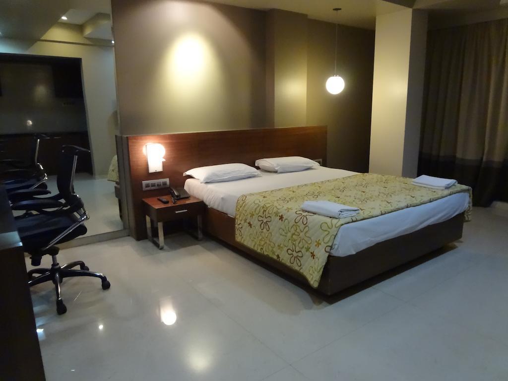 Fabhotel Imperial Residency 3*