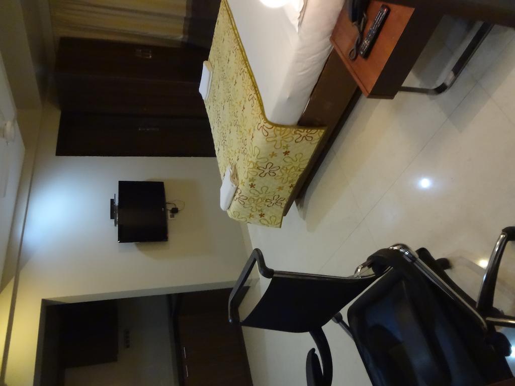 Fabhotel Imperial Residency 3*