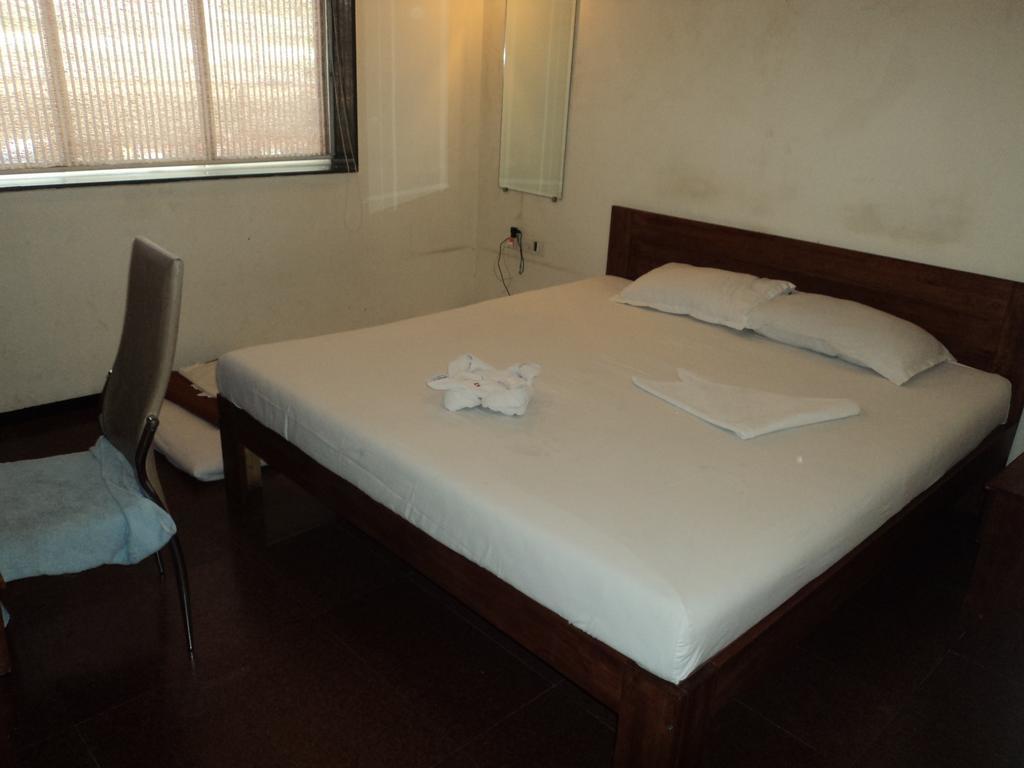 Q Deck Hotel