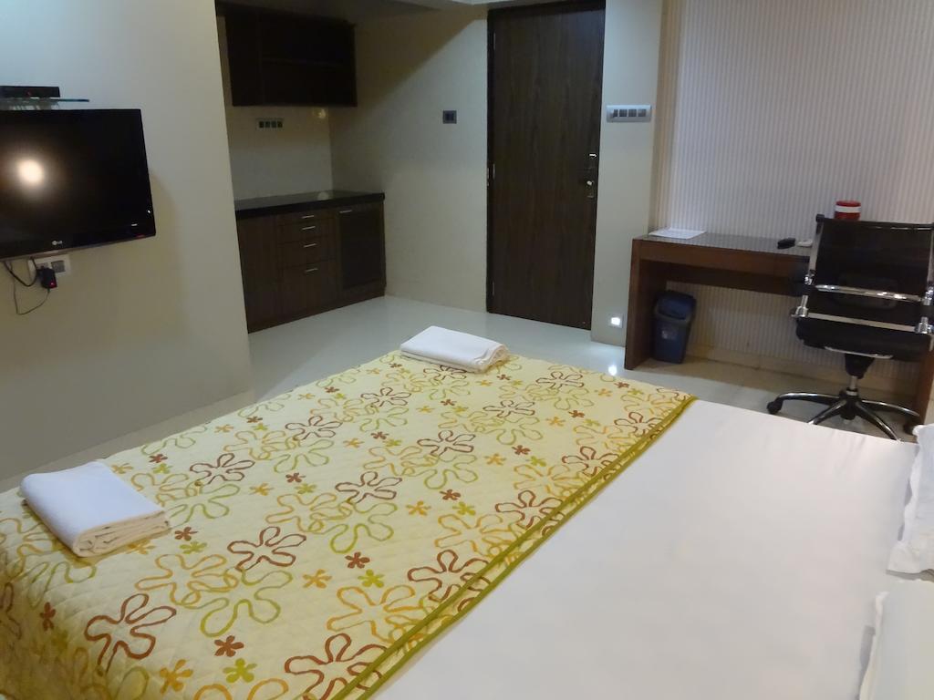 Hotel Fabhotel Imperial Residency